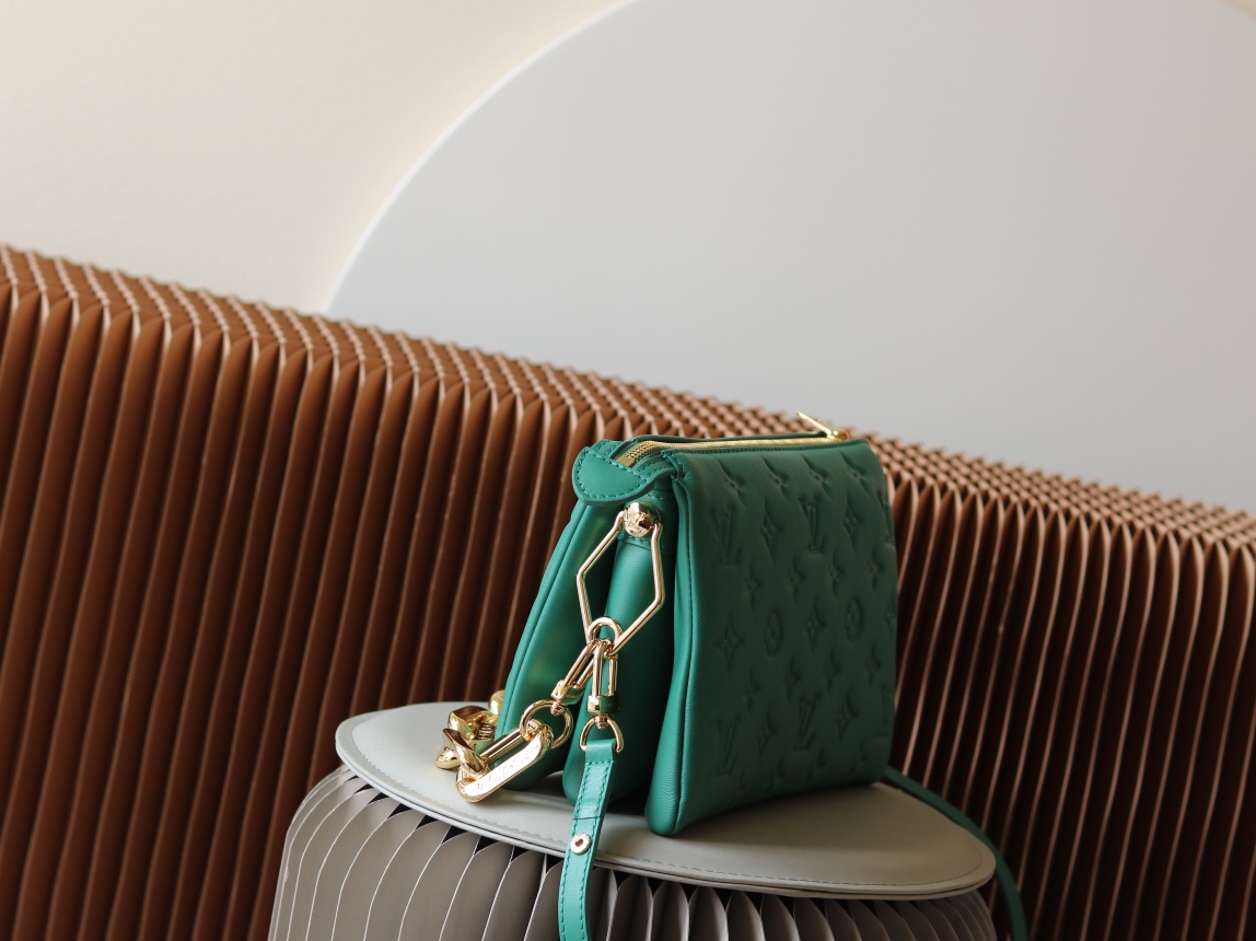 Louis Vuitton Coussin BB Handbag in Monogram Puffed Lambskin - Image 2