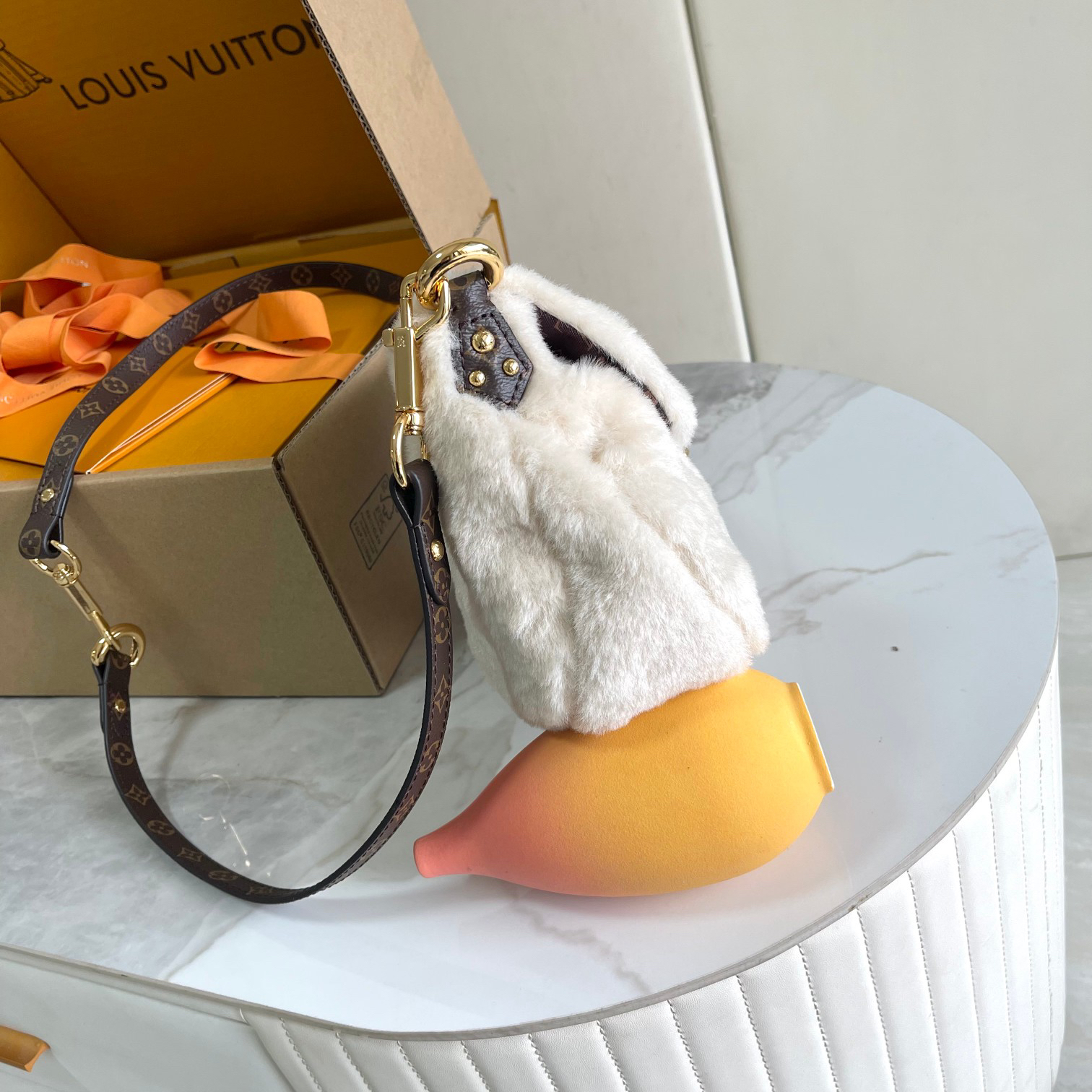Louis Vuitton Sunset Bag in Ivory Shearling - Image 2