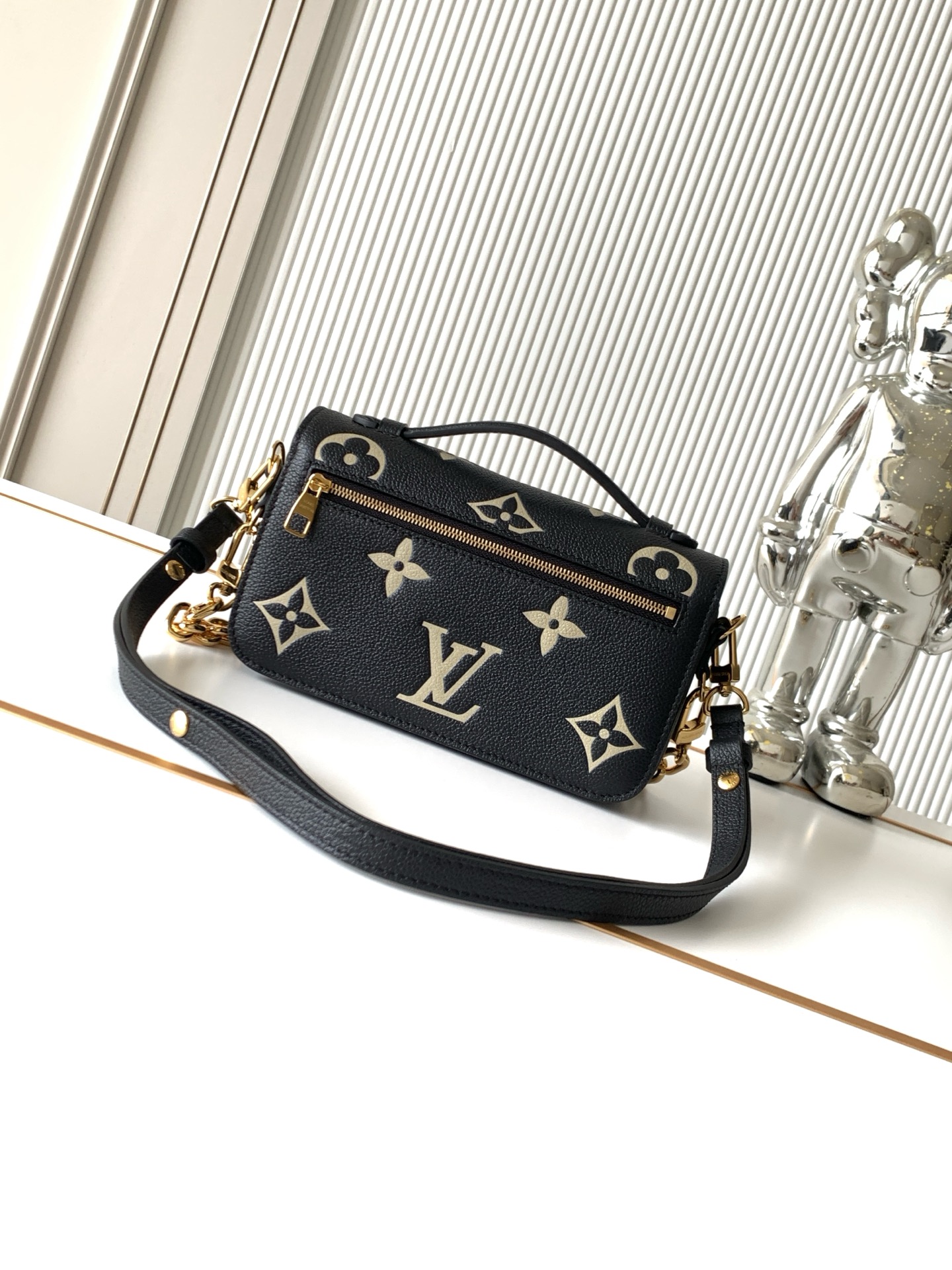 Louis Vuitton Pochette Métis East West Shoulder Bag - Image 2