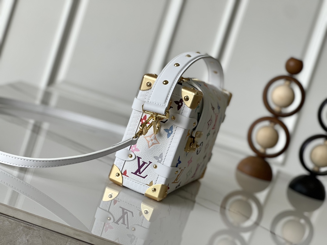 Louis Vuitton Side Trunk MM Handbag in White Monogram Canvas - Image 2