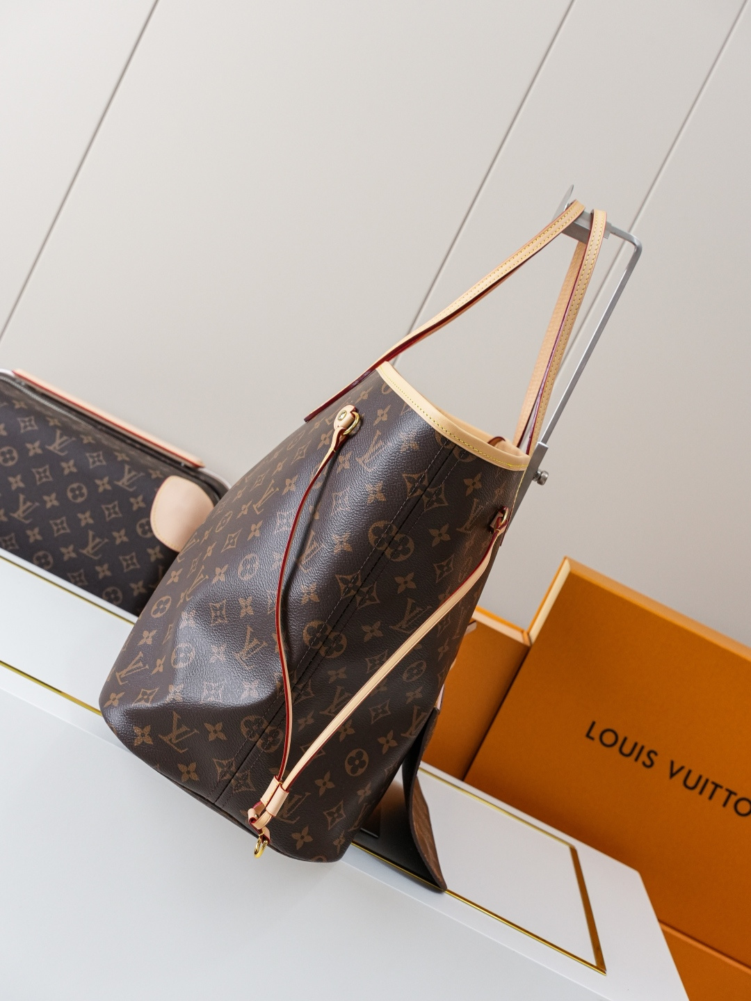 Louis Vuitton Neverfull Large Tote Bag M50365 in Monogram Canvas - Image 2