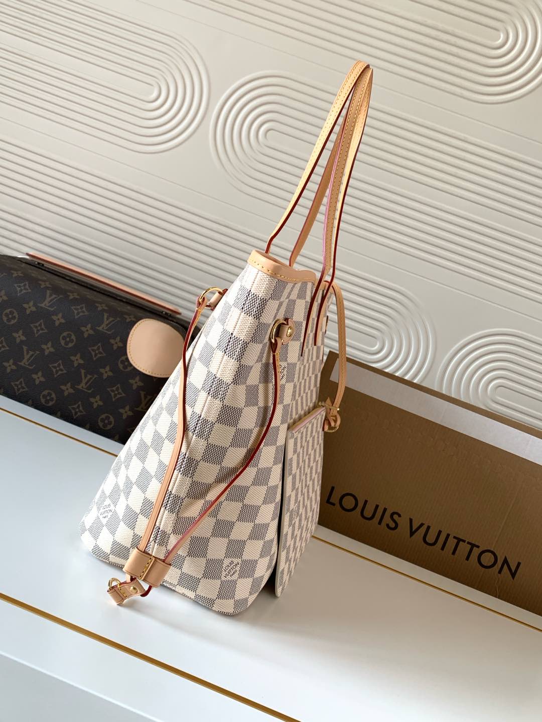 Louis Vuitton Neverfull MM Monogram Canvas Tote Bag with Detachable Pouch - Image 2