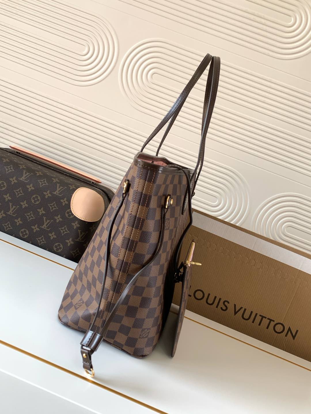 Neverfull MM Monogram Canvas Tote Bag - Image 2