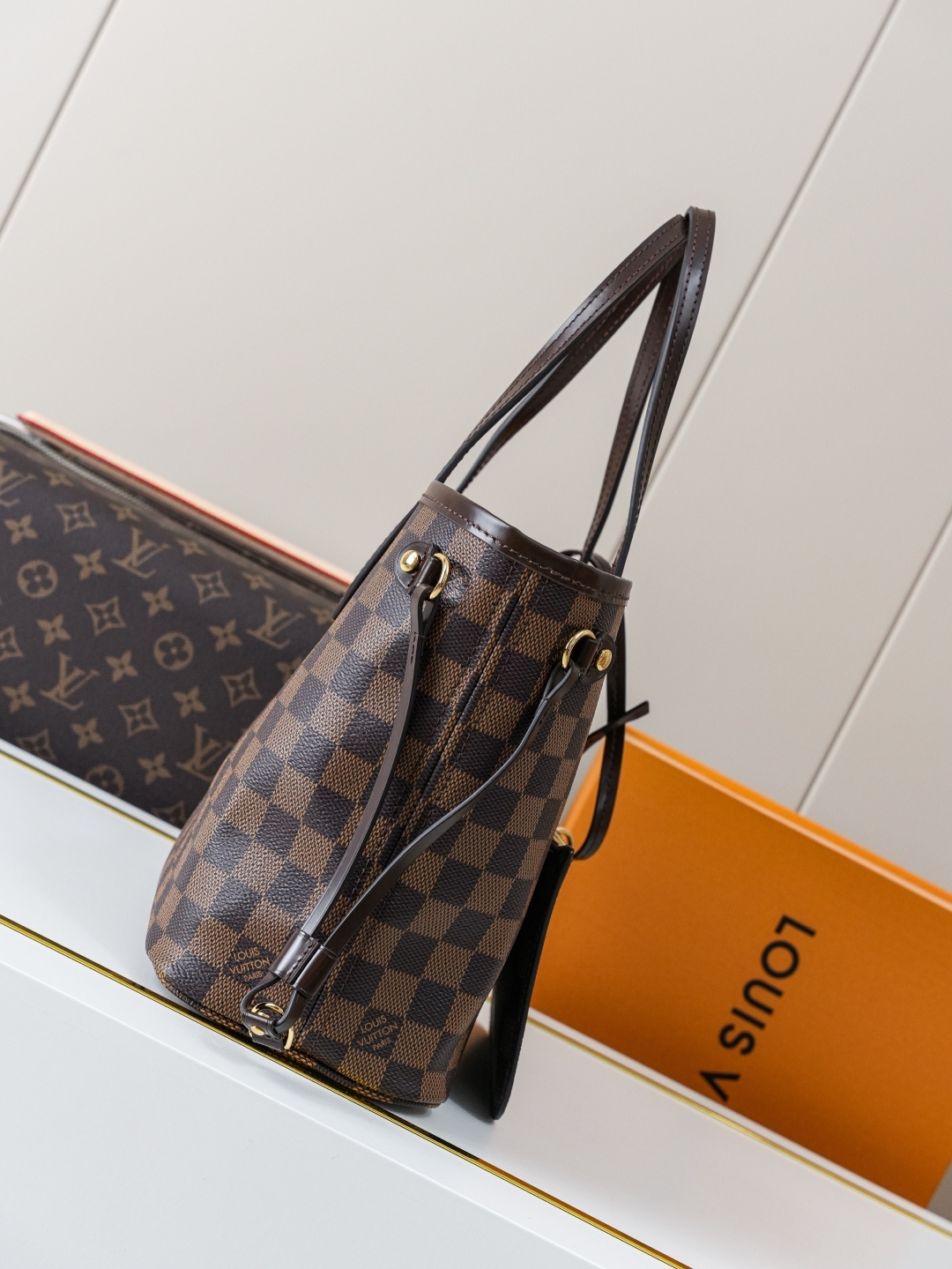 Neverfull Small Tote Bag in Damier Ebene Canvas - Image 2
