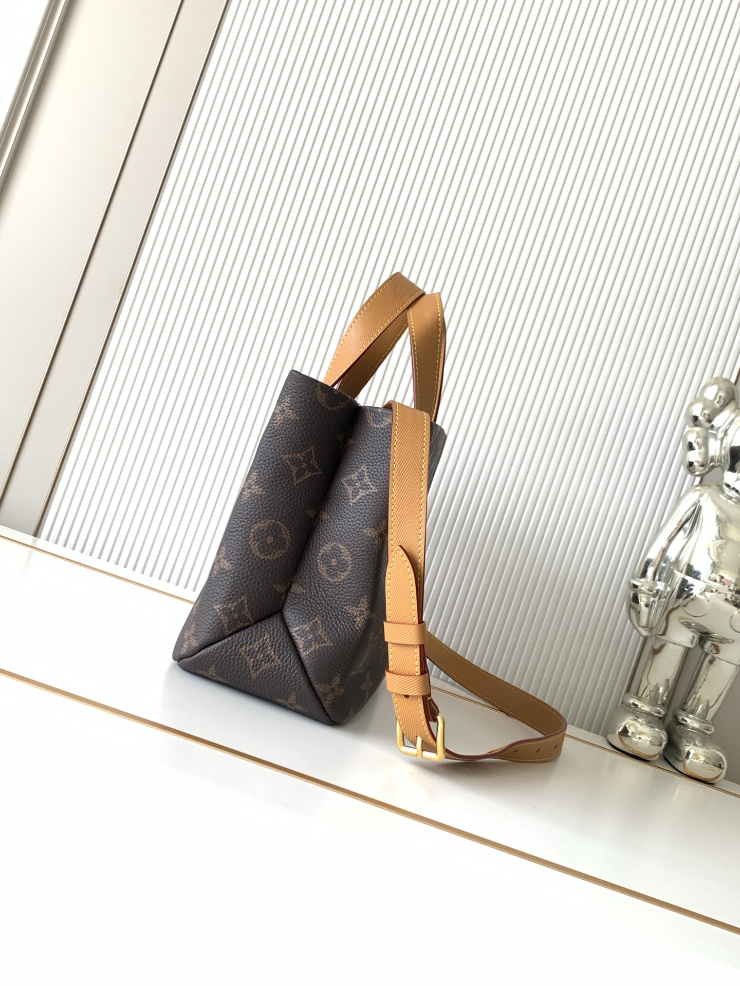 Louis Vuitton M27019 Brown Medium Handbag - Image 2
