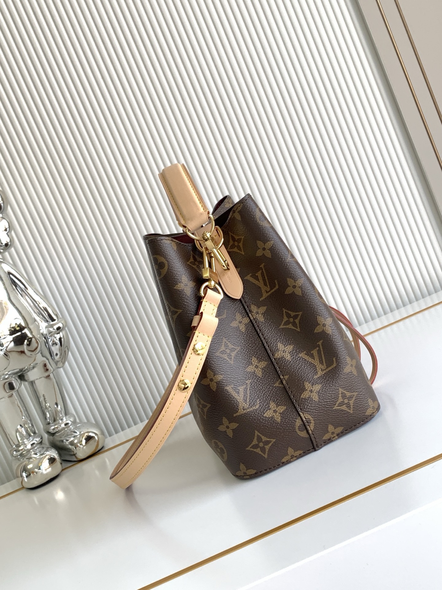 Louis Vuitton NéoNoé BB Mini Bucket Bag in Monogram Canvas - Image 2