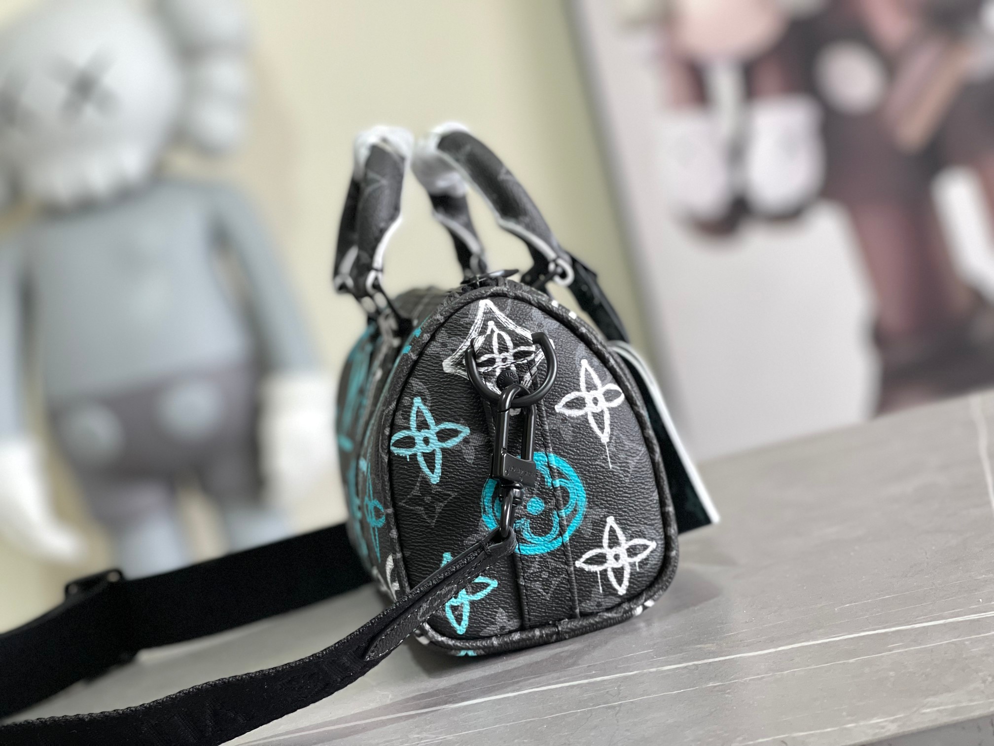 Louis Vuitton Keepall Bandoulière 25 Travel Bag in Monogram Eclipse Canvas - Image 2