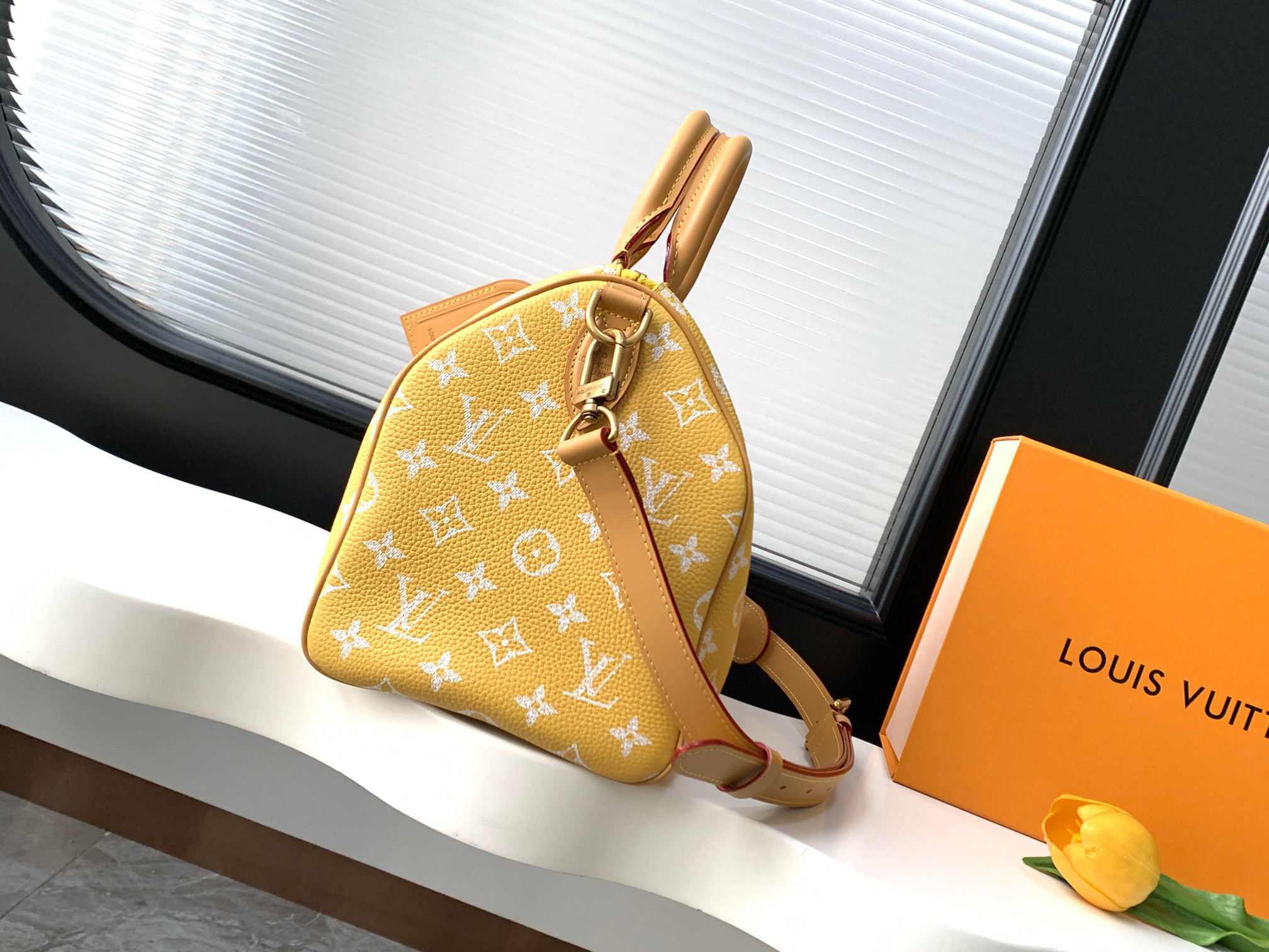 Louis Vuitton Speedy P9 Bandoulière 30 Handbag in Yellow - Image 2