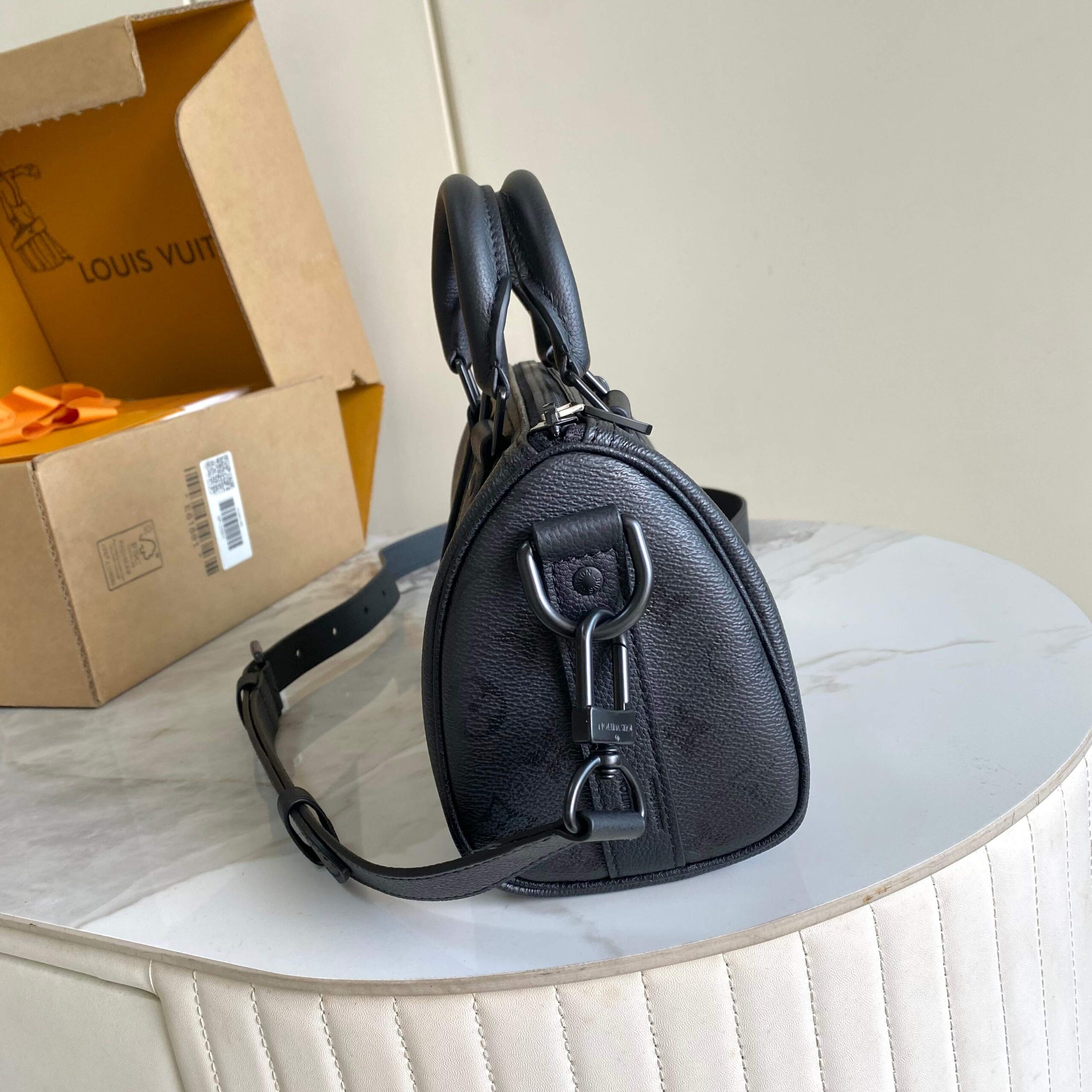 Louis Vuitton Keepall Bandoulière 25 Travel Bag in Monogram Midnight Coated Canvas - Image 2