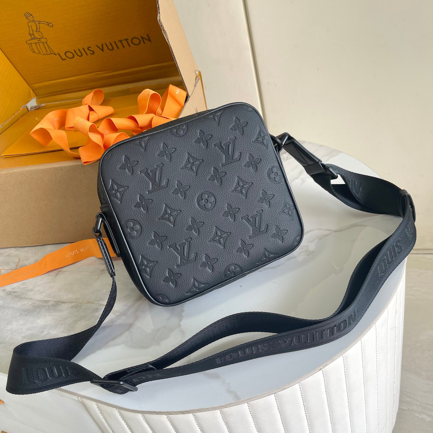 Louis Vuitton Getaway Messenger Bag M12516 - Image 2