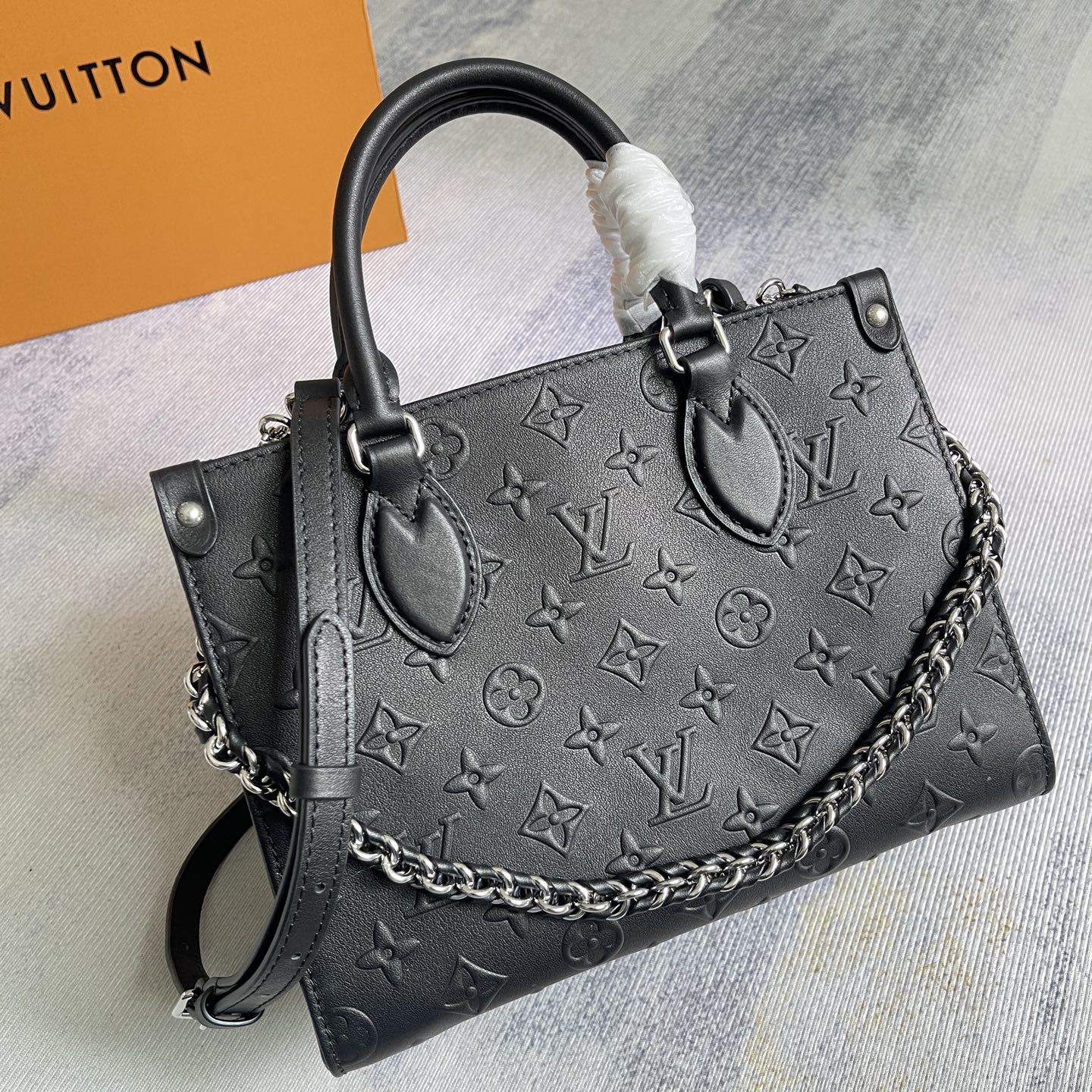 Louis Vuitton OnTheGo PM Monogram Bold Handbag M14576 - Image 2
