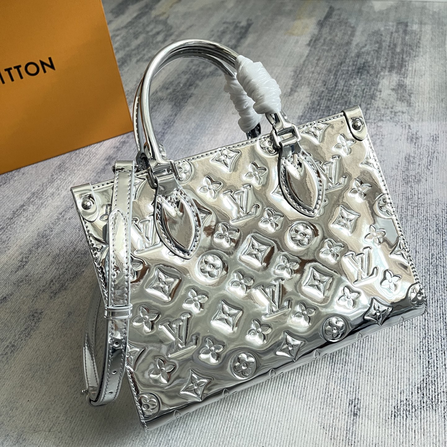Louis Vuitton OnTheGo PM Monogram Miroir LV Ski Silver Tote Bag - Image 2