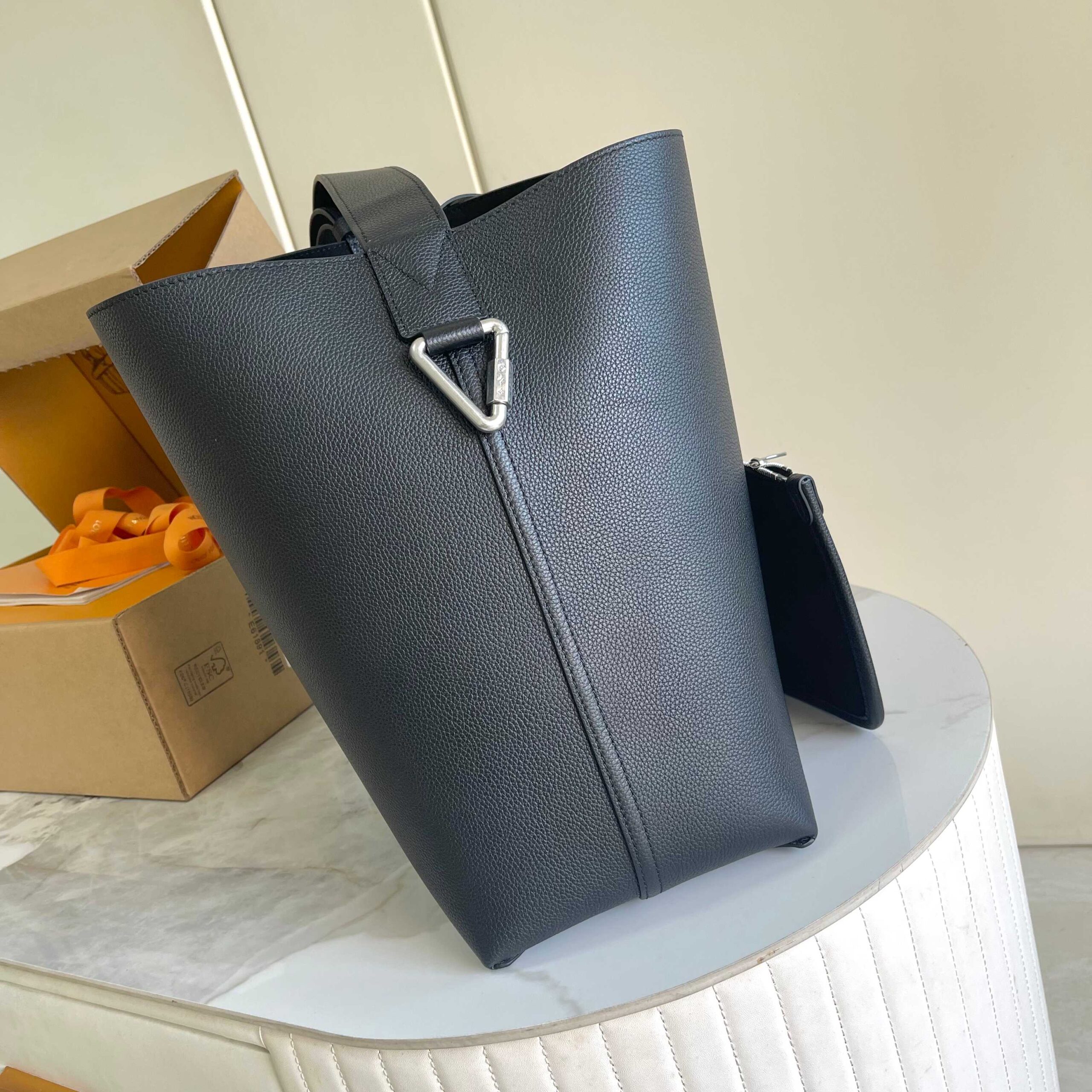 Louis Vuitton Verso Hobo Handbag - Image 2