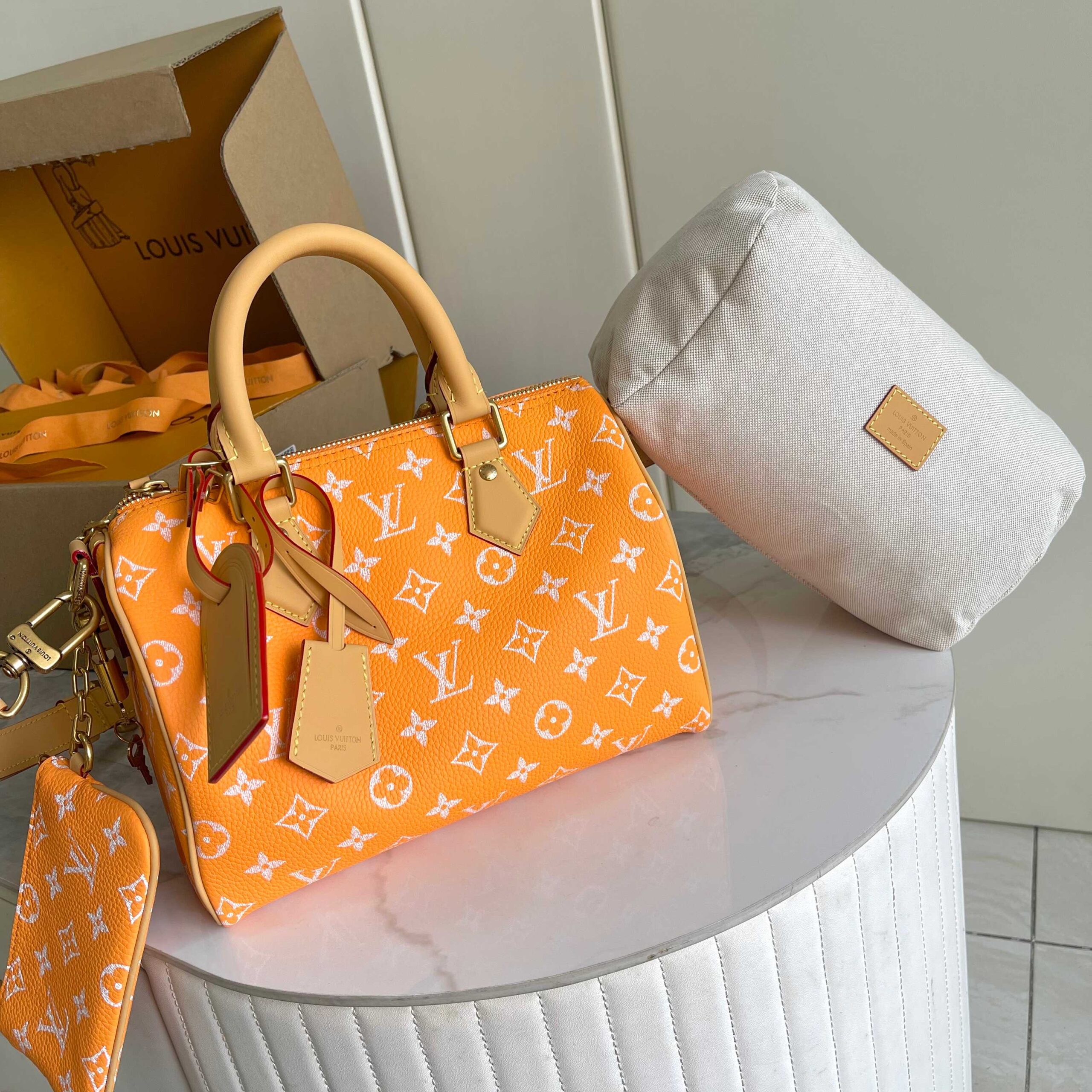 Speedy P9 Bandoulière 25 Monogram Leather Handbag - Image 2