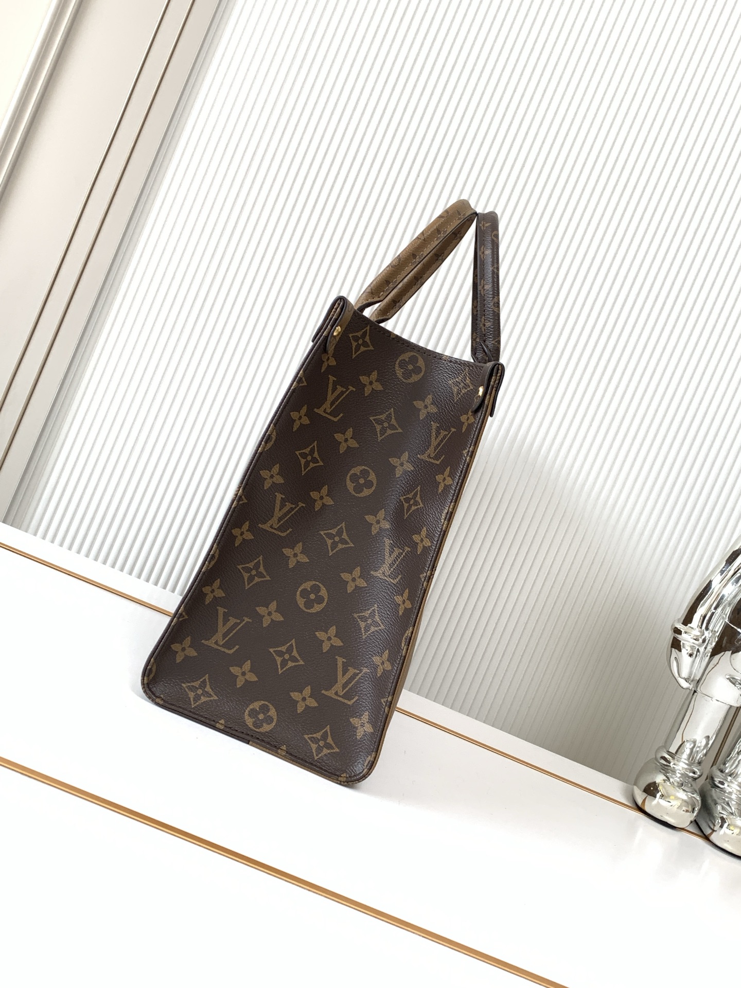 Louis Vuitton Onthego MM Tote Bag M45321 - Image 2