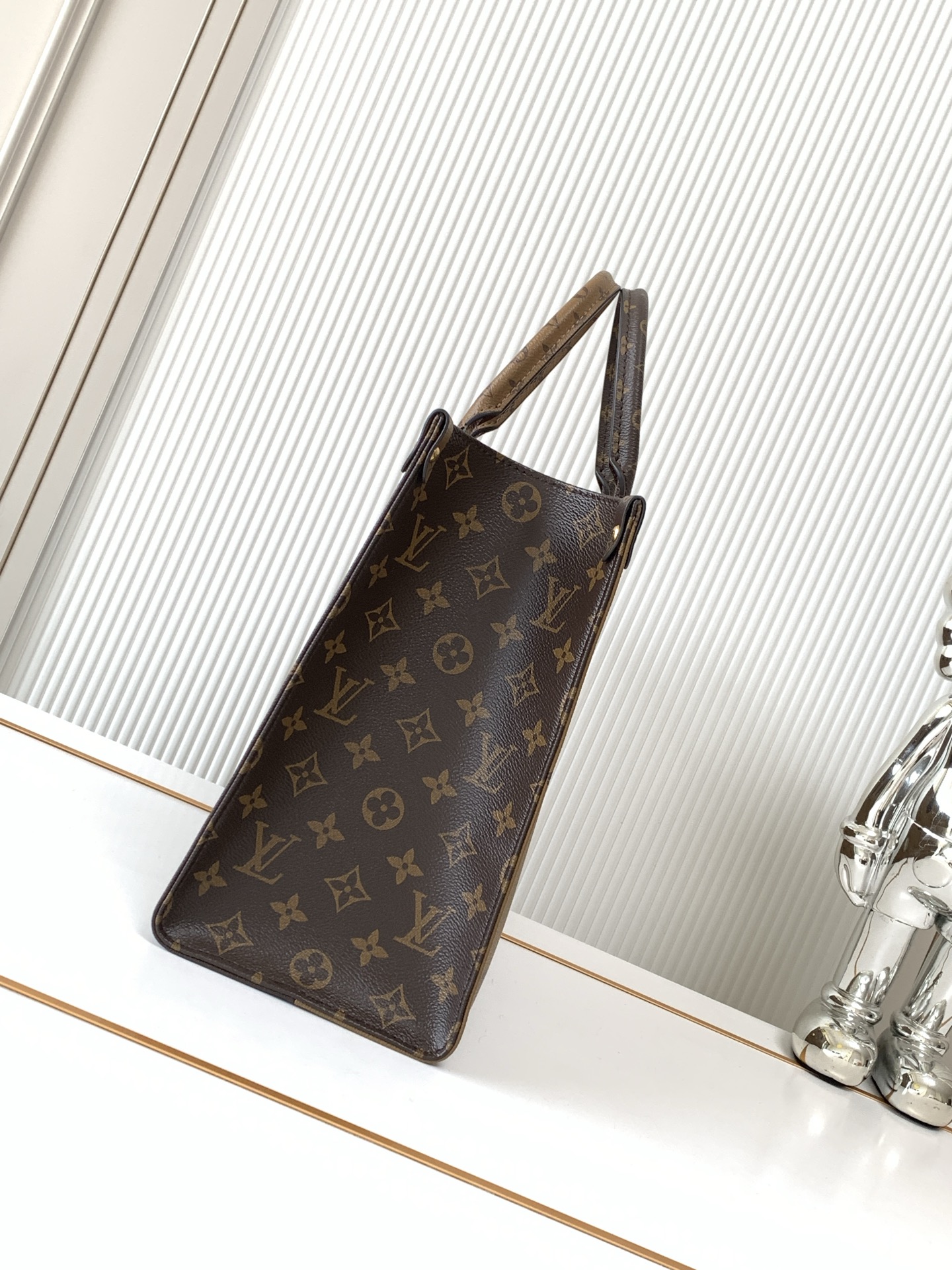 Louis Vuitton Onthego MM Handbag - Image 2