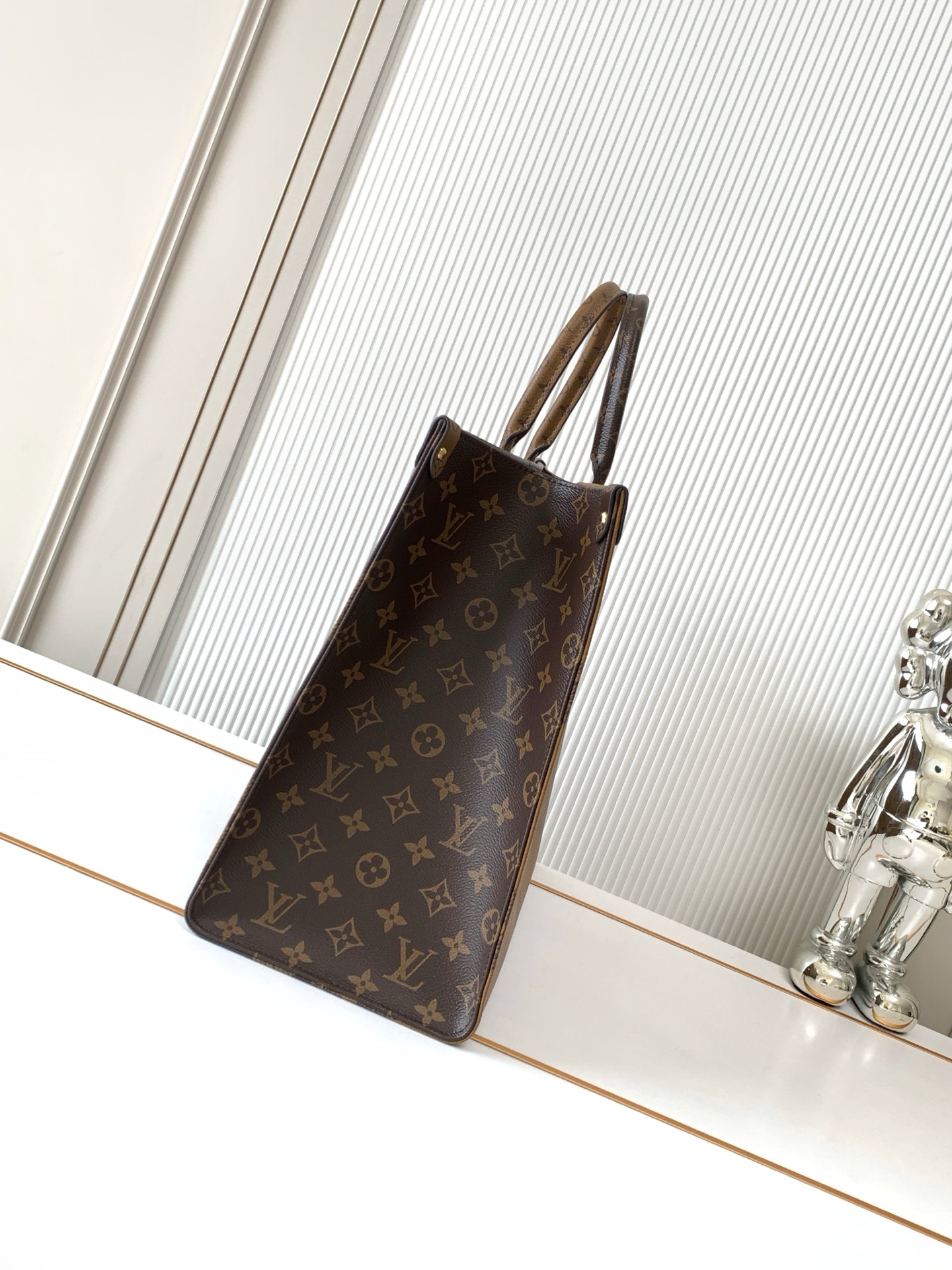 Louis Vuitton Onthego GM Monogram Giant Canvas Tote Bag - Image 2