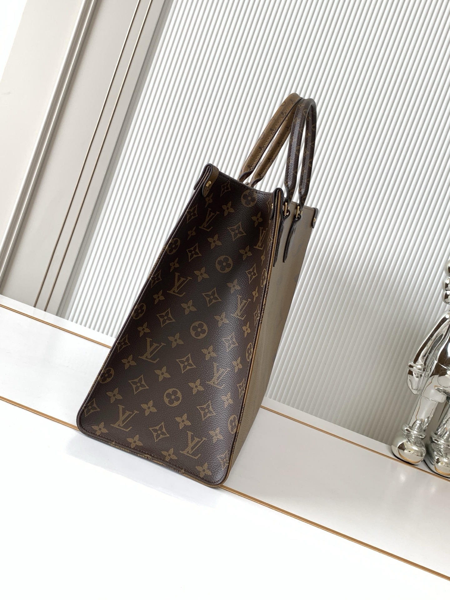Louis Vuitton Onthego Tote Bag M45320 in Monogram Giant Canvas - Image 2