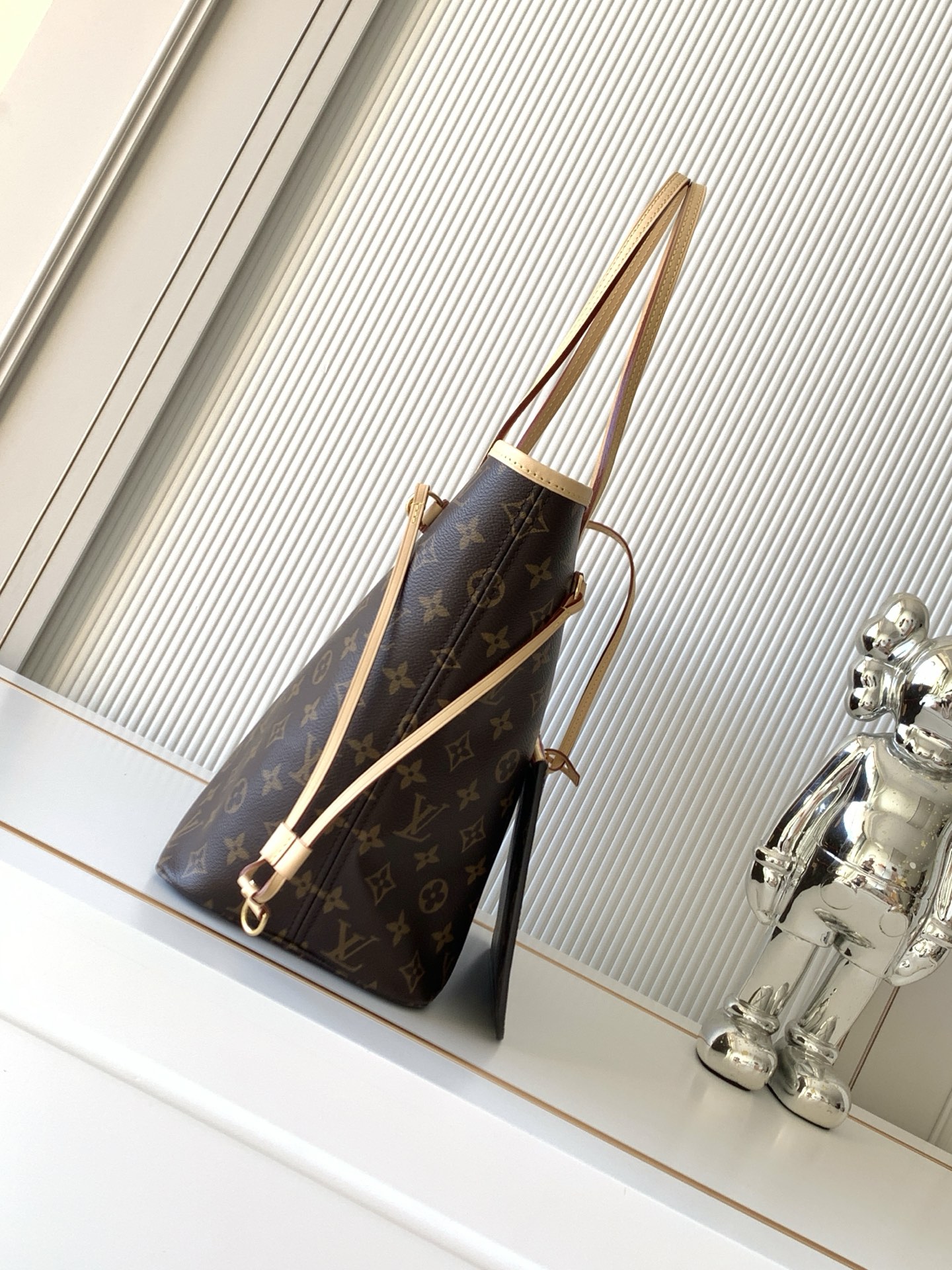 Louis Vuitton Neverfull Medium Tote Bag - Image 2