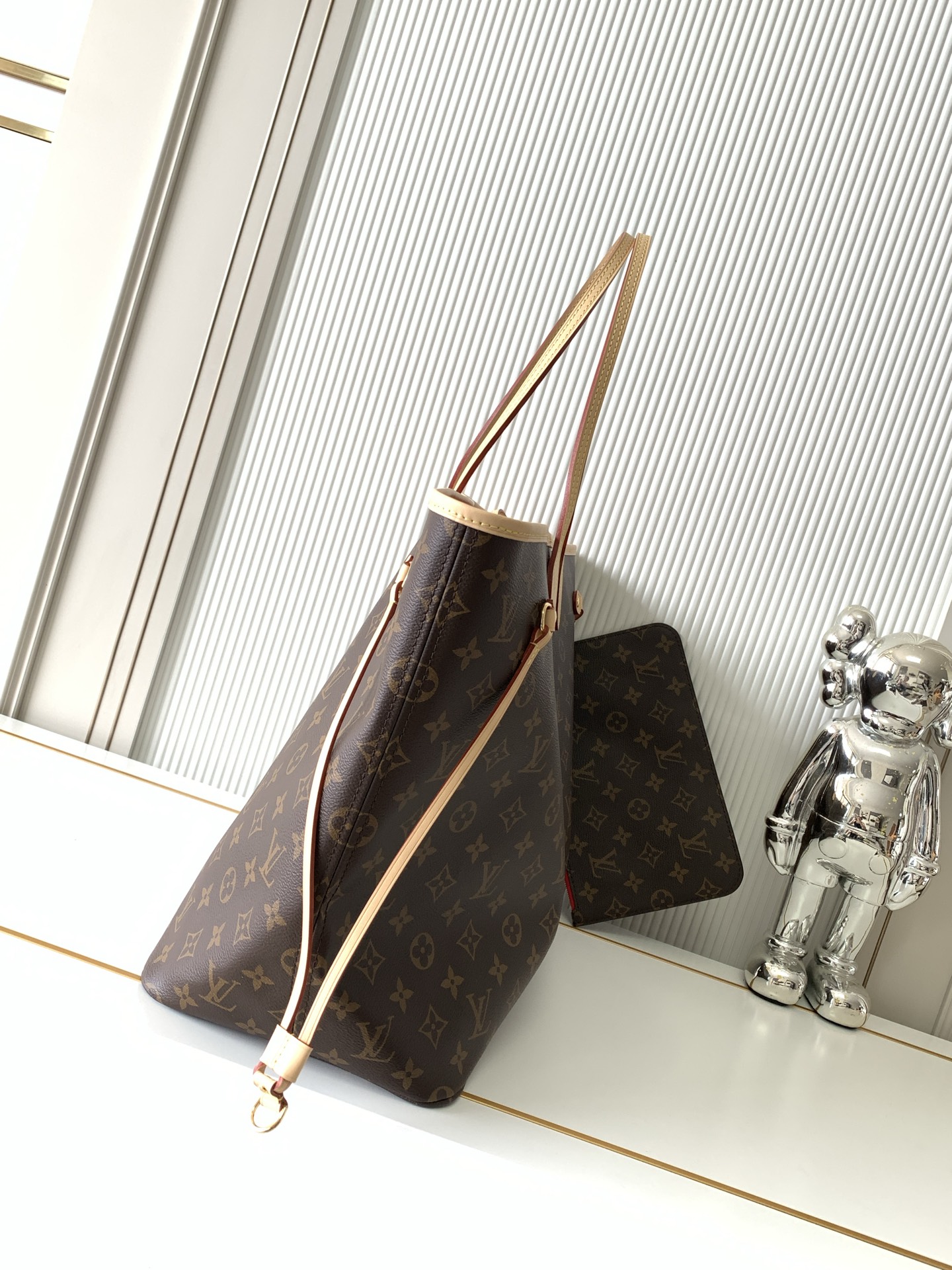 Louis Vuitton Neverfull Large Monogram Canvas Tote Bag with Detachable Zipper Pouch - Image 2