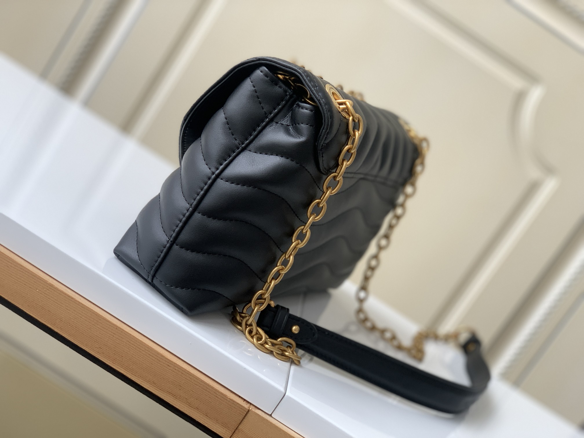 Louis Vuitton New Wave Chain V Shoulder Bag M58552 Black - Image 2