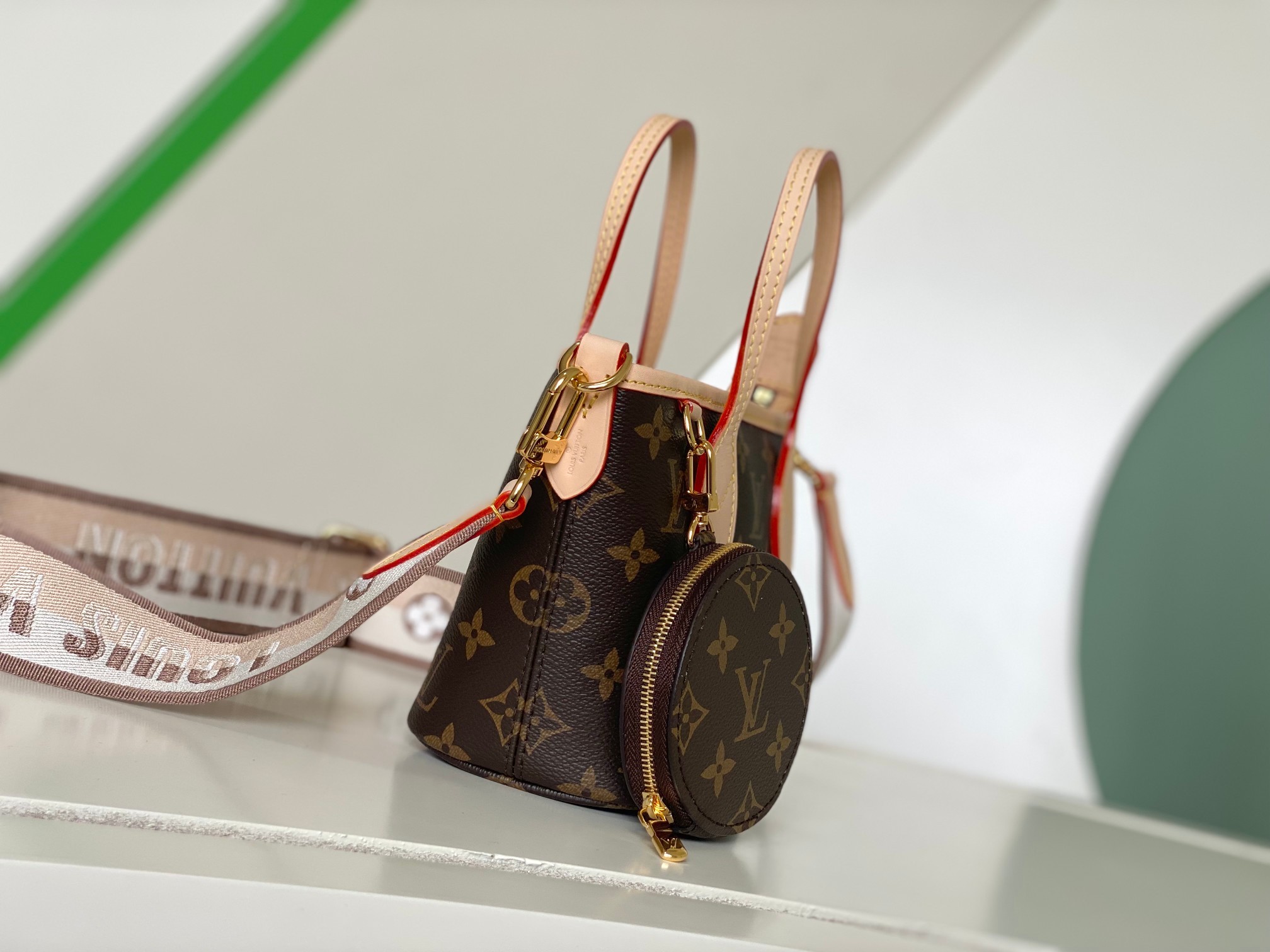 Louis Vuitton Neverfull BB Handbag in Damier Ebene Canvas - Image 2