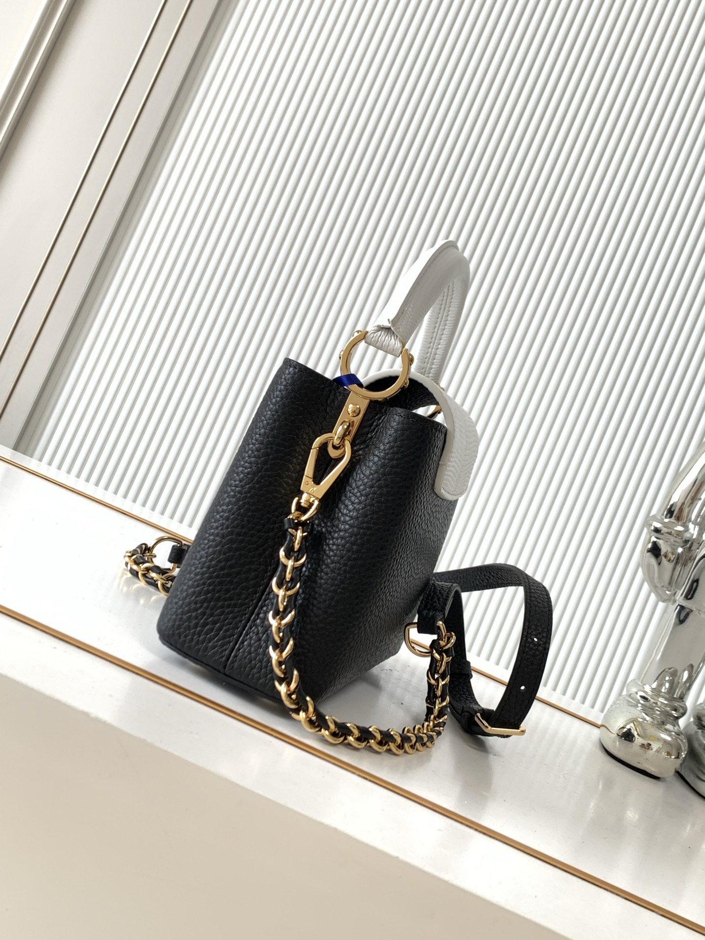 Louis Vuitton Capucines Mini Handbag N85829 - Black with Gold Hardware - Image 2