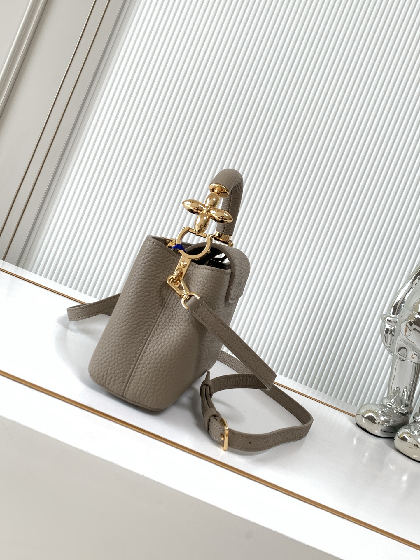 Louis Vuitton Capucines Mini Handbag M23943 in Elephant Gray - Image 2