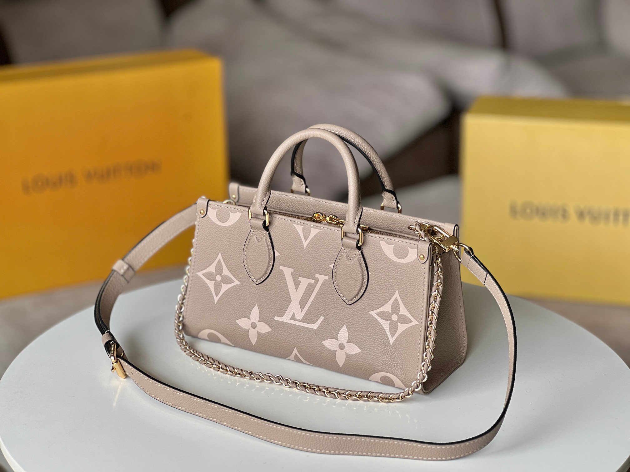 Louis Vuitton OnTheGo East West Handbag M23640 Black - Image 2