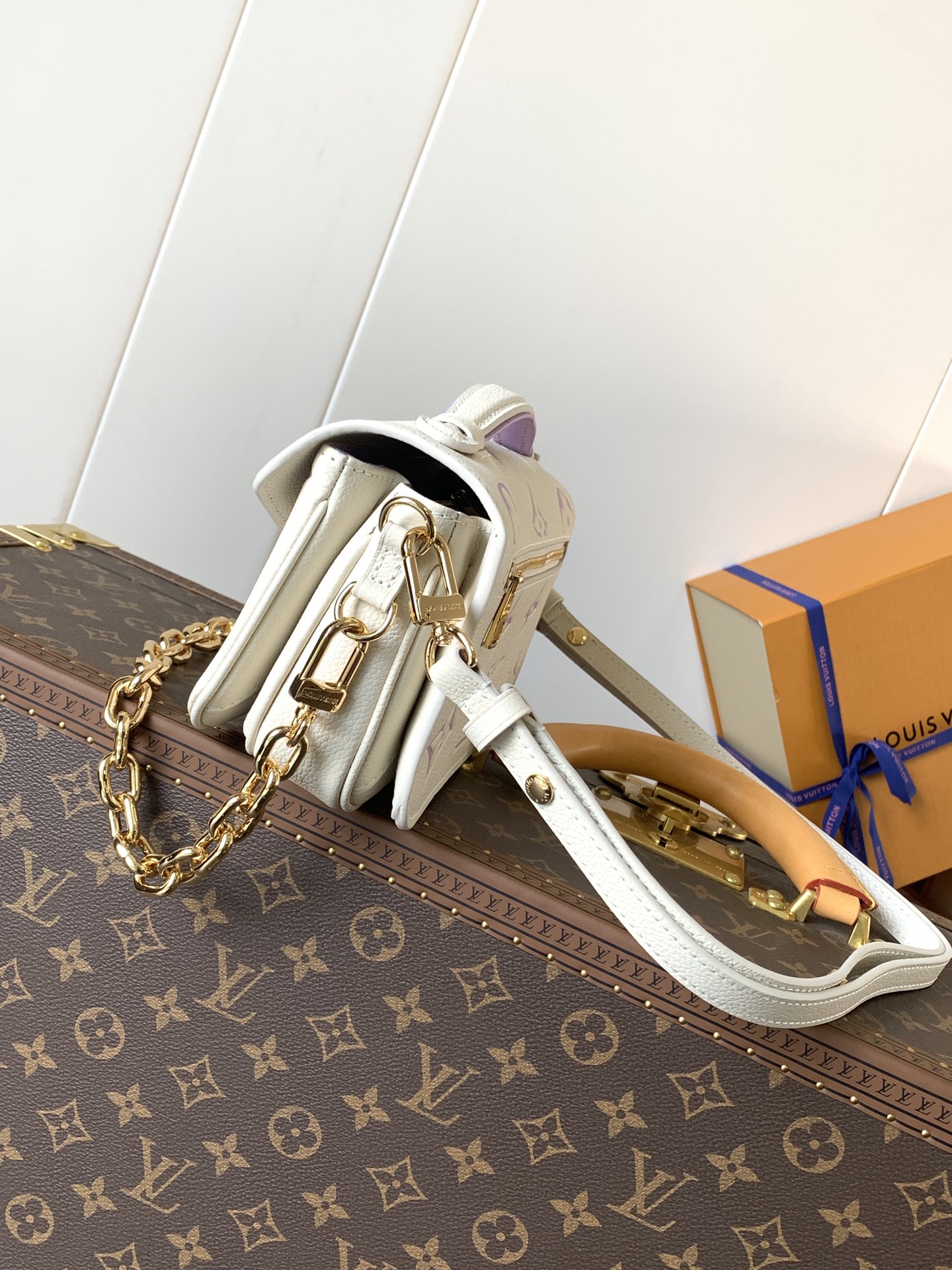 Louis Vuitton Pochette Métis East West Shoulder Bag - Image 2