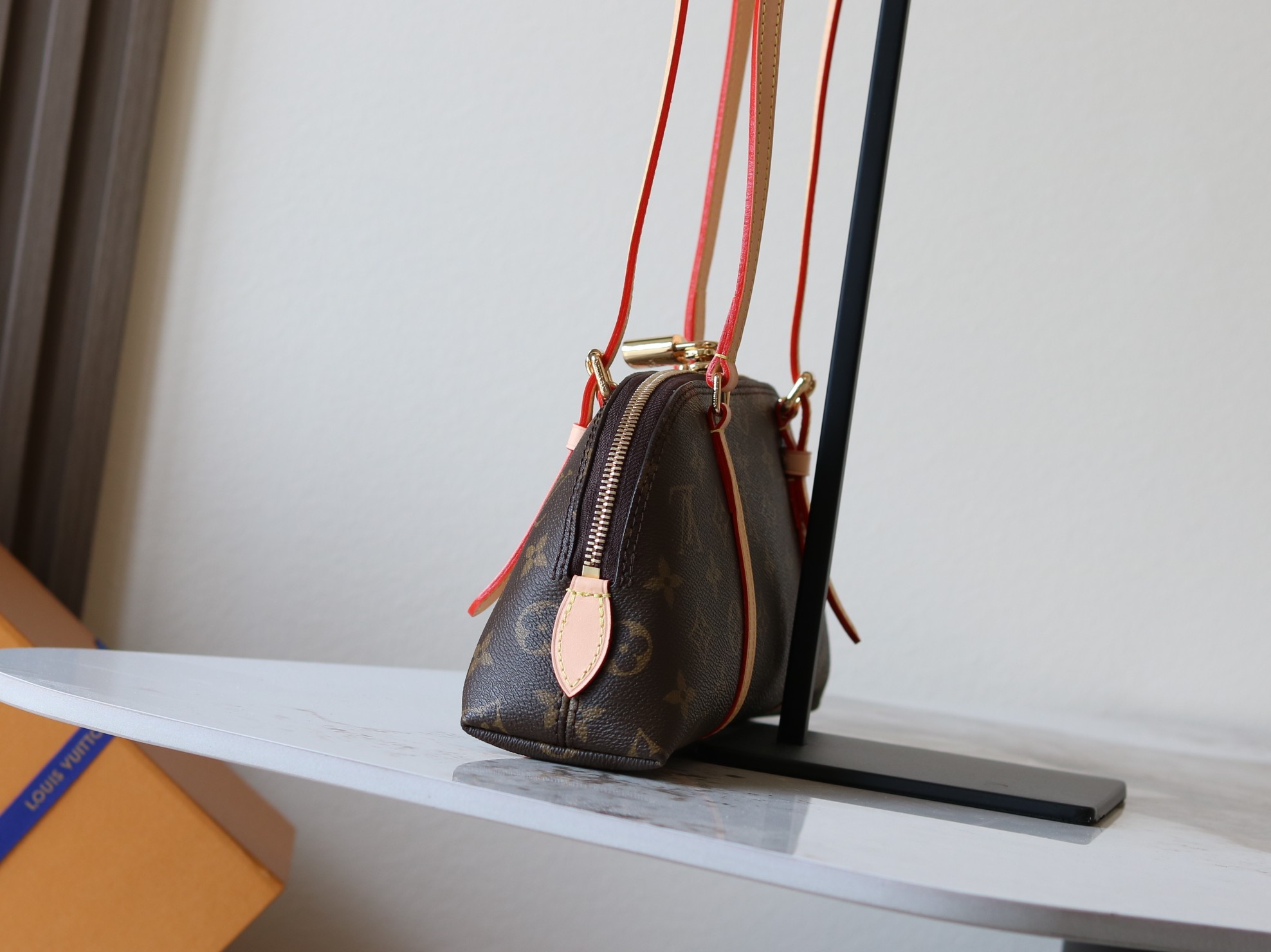 Louis Vuitton Squire East West Handbag M28953 - Image 2