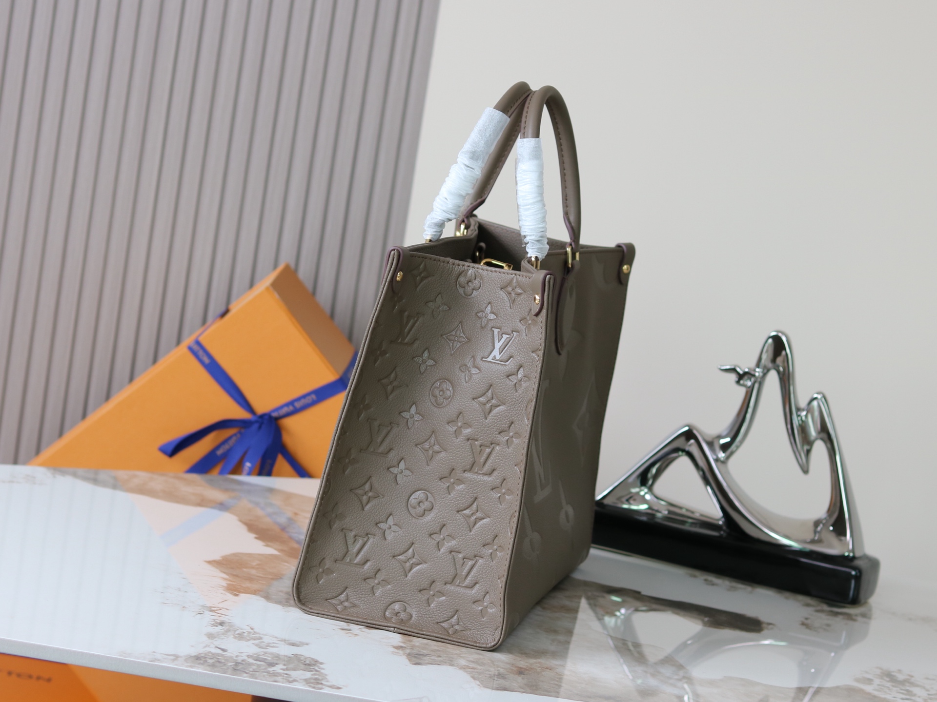 Louis Vuitton OnTheGo Medium Tote Bag in Monogram Empreinte Leather - Image 2