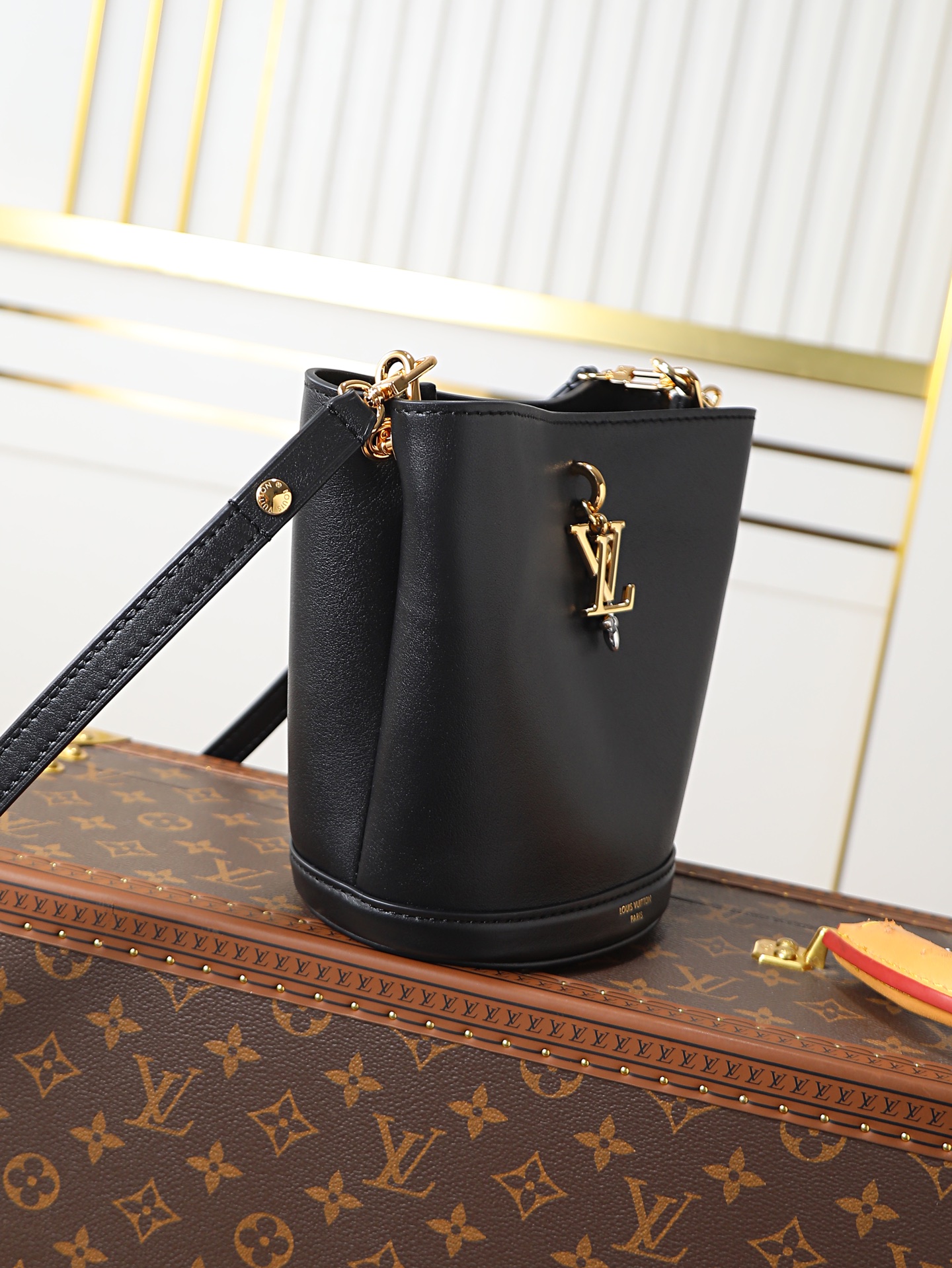 Louis Vuitton LV Bloom Mini Hobo Bag - Image 2