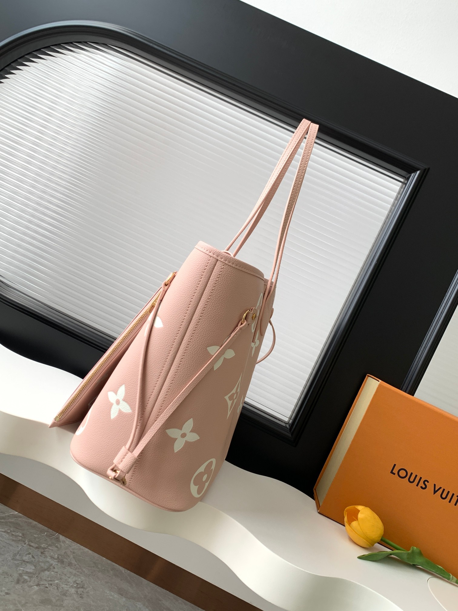 Louis Vuitton Neverfull Medium Shopping Tote with Removable Zip Pouch - Image 2