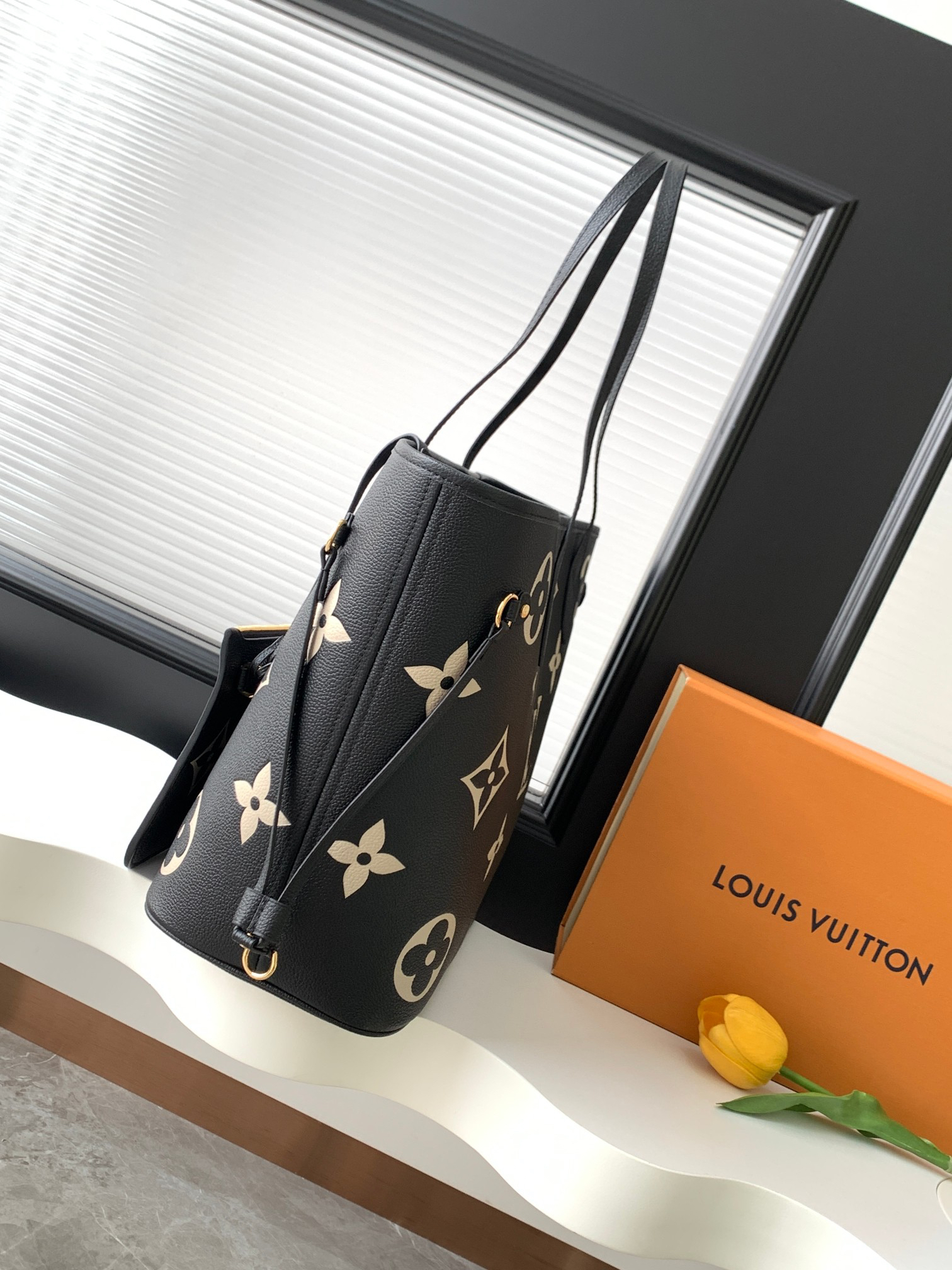 Louis Vuitton Neverfull MM Tote Bag - Image 2