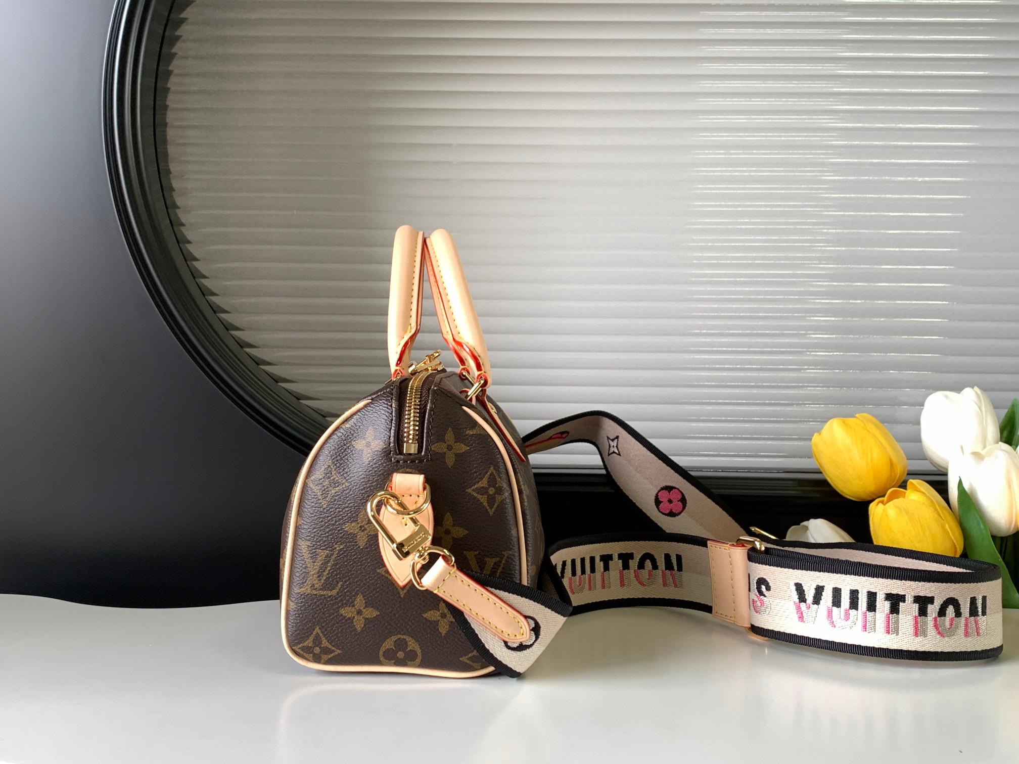Louis Vuitton Speedy Bandoulière 20 Monogram Handbag - Image 2