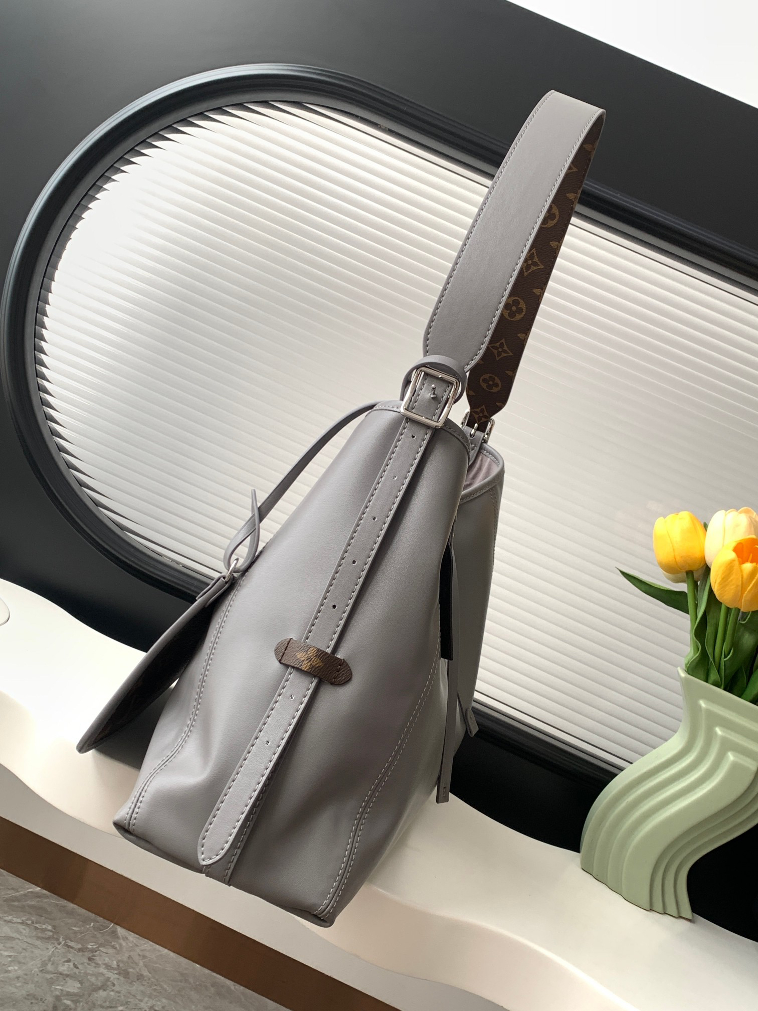 Louis Vuitton CarryAll Dark Medium Handbag in Soft Lambskin - Image 2