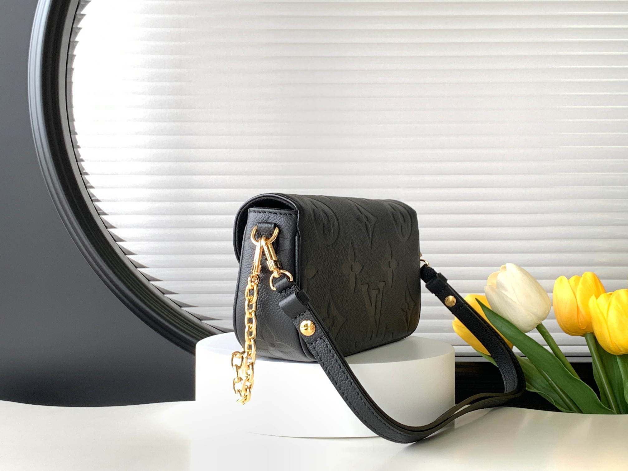 Louis Vuitton Wallet on Chain Ivy in Monogram Empreinte Leather - Image 2