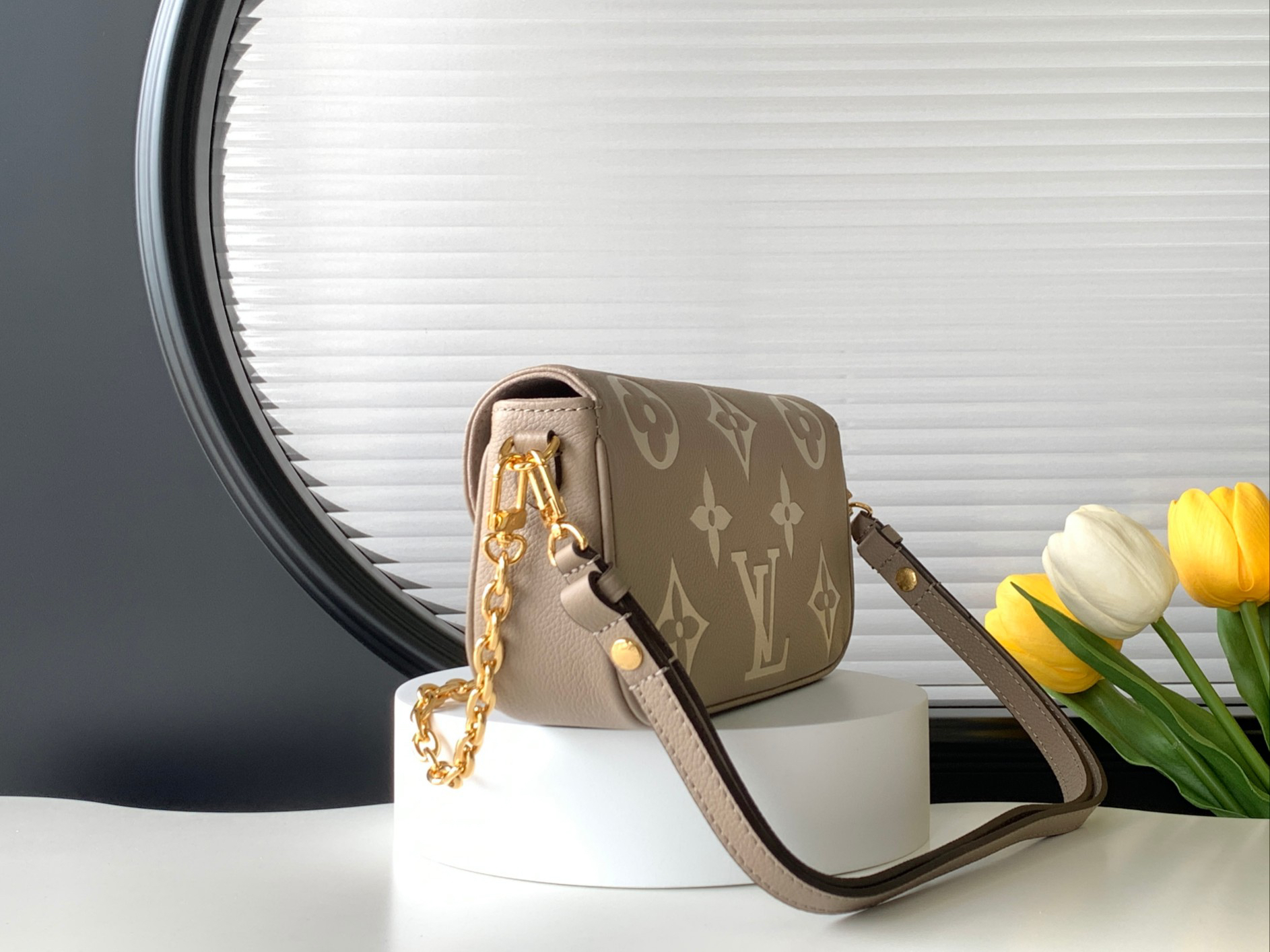 Louis Vuitton Wallet on Chain Ivy in Monogram Empreinte Leather - Image 2