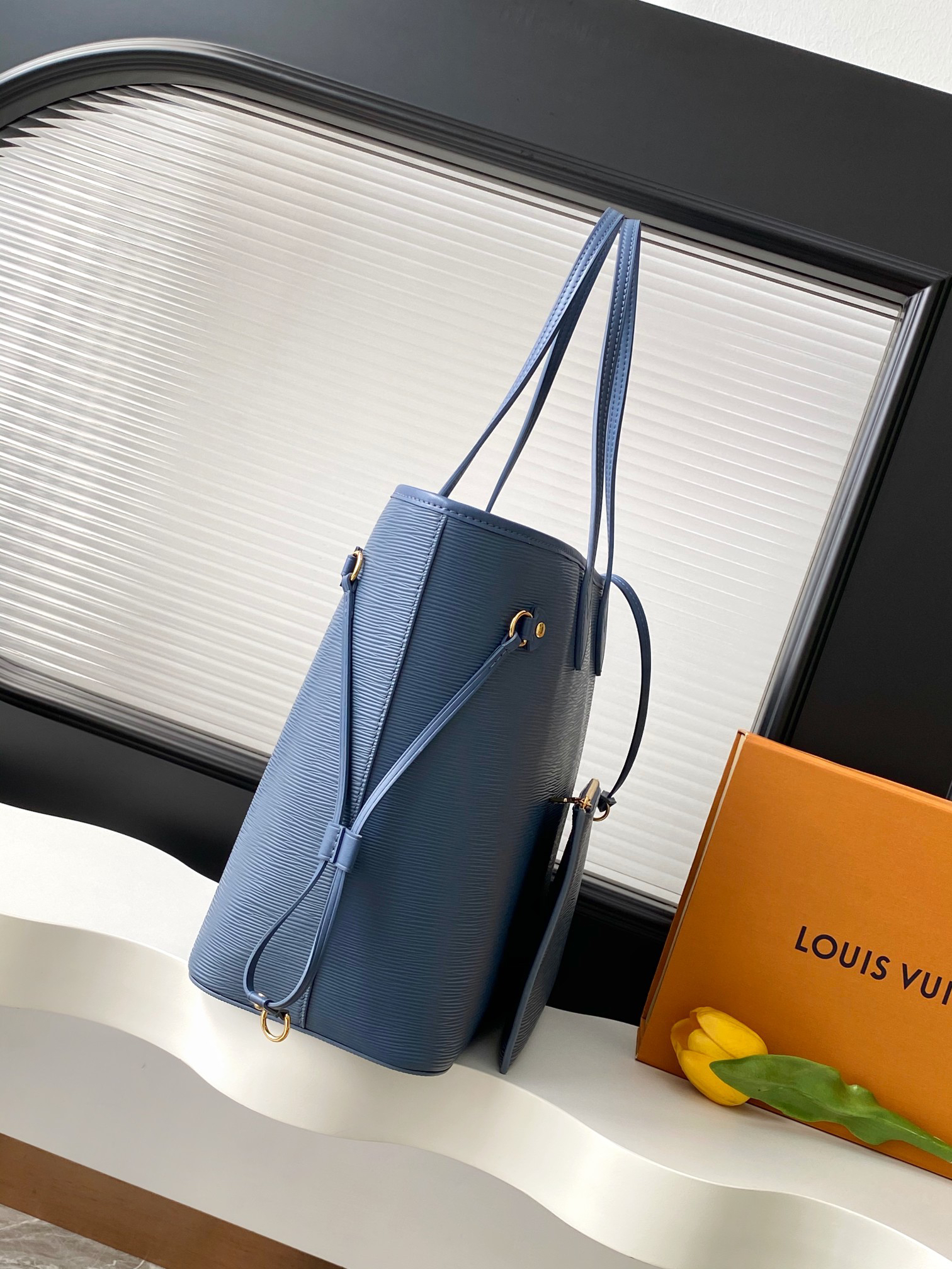 Neverfull MM Tote Bag with Denim-Blue Trim - Image 2