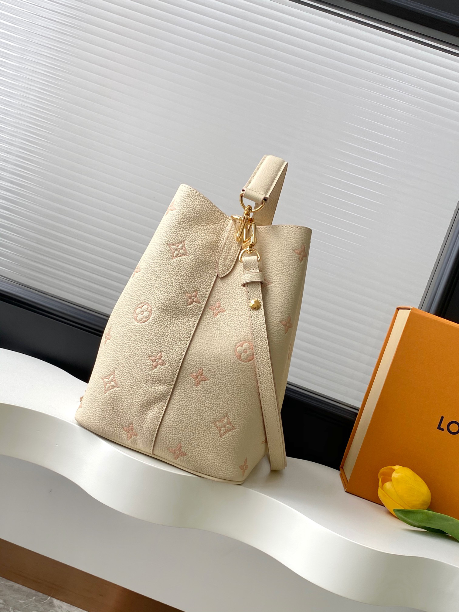 Louis Vuitton NéoNoé MM Handbag in Monogram Empreinte Leather - Image 2
