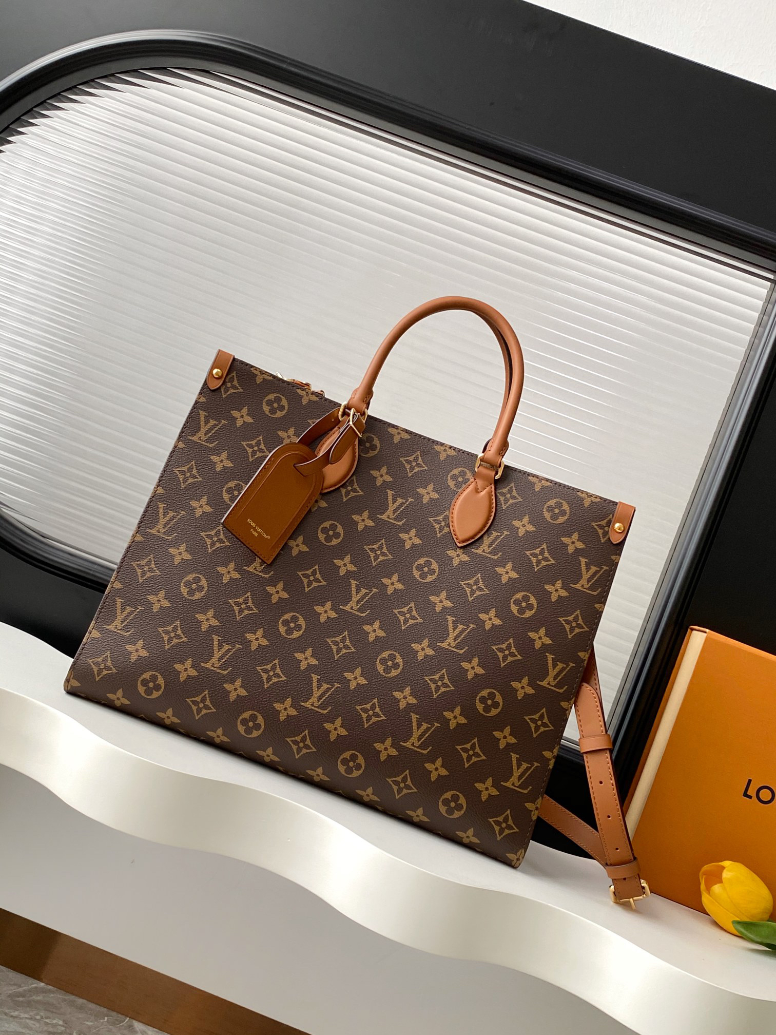 Louis Vuitton OnTheGo Organizer Tote Bag M14235 - Image 2