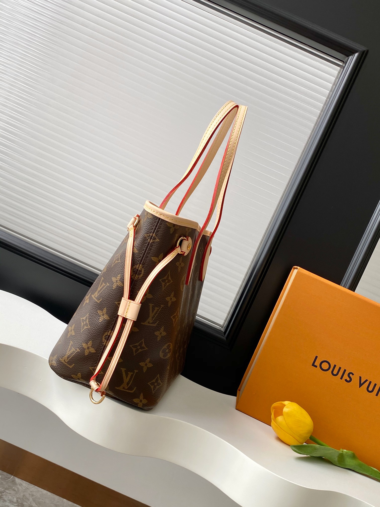 Louis Vuitton Neverfull Small Tote Bag in Damier Ebene Canvas - Image 2