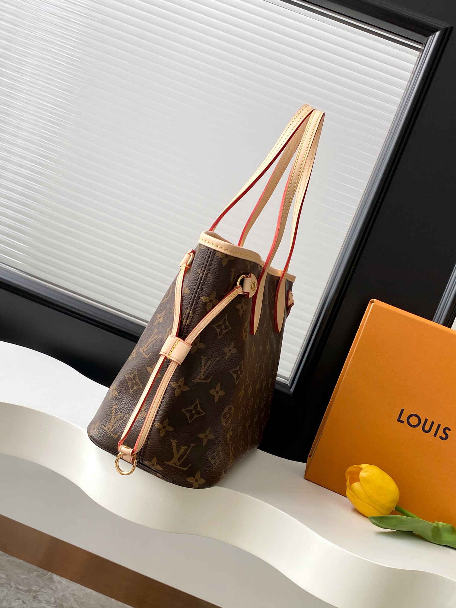 Louis Vuitton Neverfull Small Tote Bag in Damier Ebene Canvas - Image 2