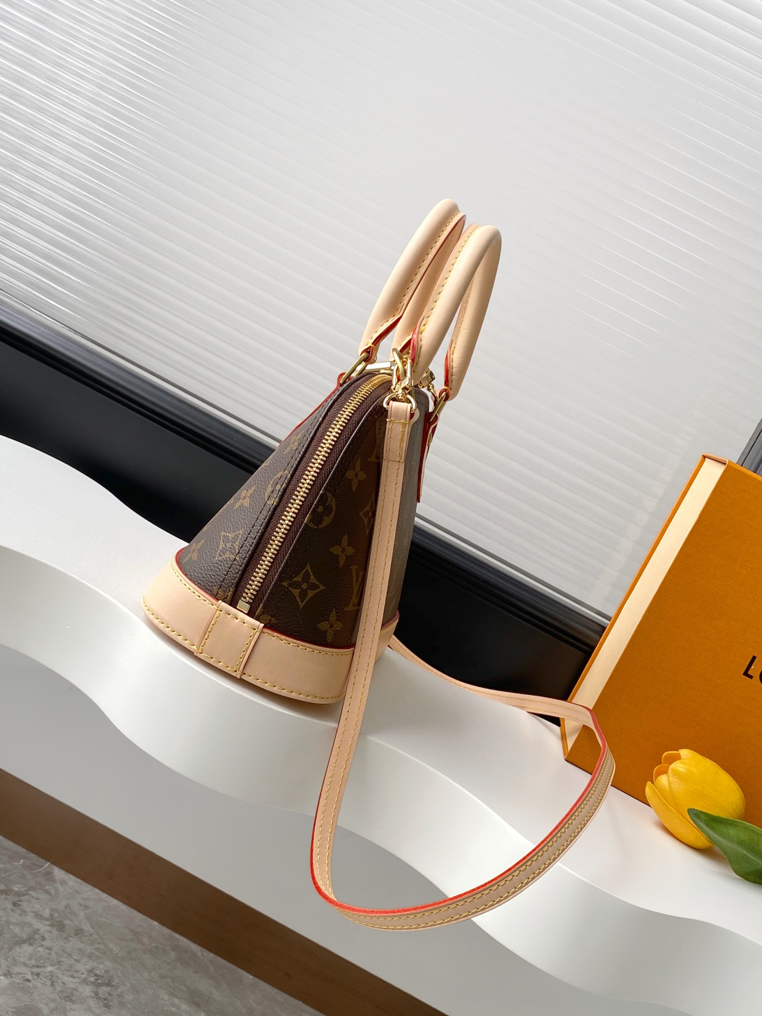 Louis Vuitton Alma Handbag - Image 2