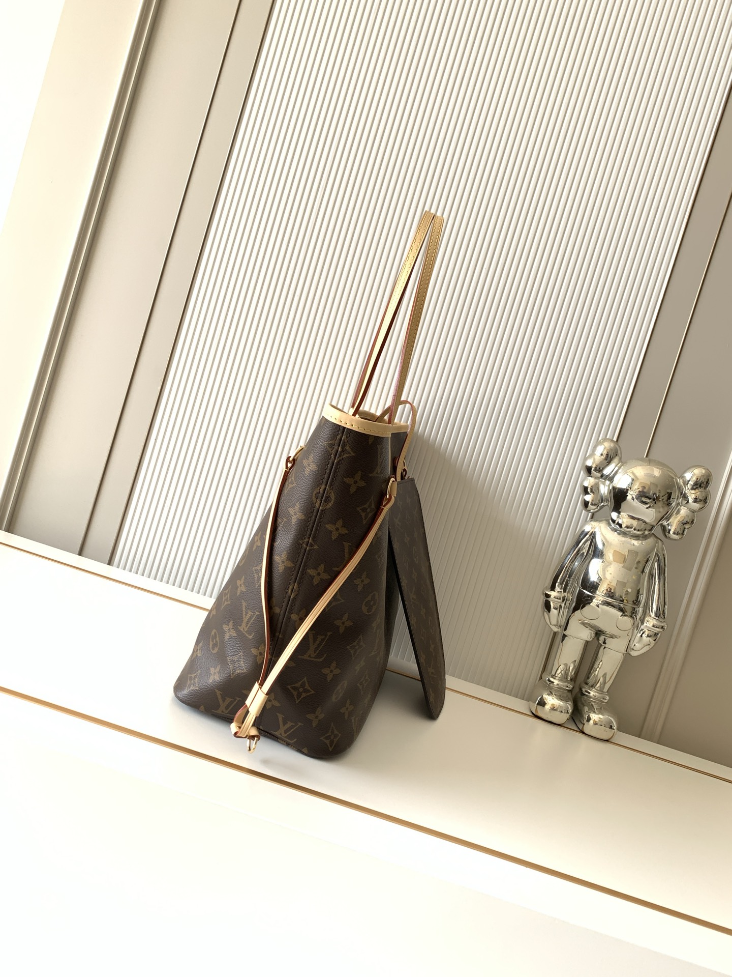 Louis Vuitton Neverfull MM Monogram Canvas Tote Bag - Image 2