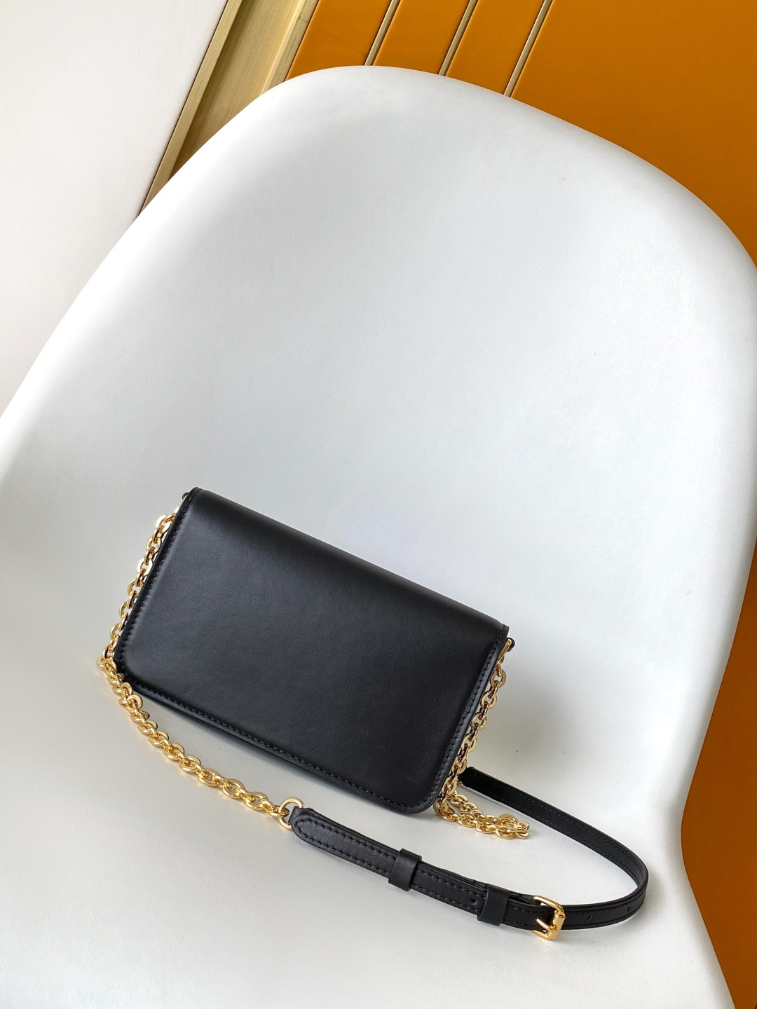 Louis Vuitton LV Bloom Wallet On Chain - Image 2