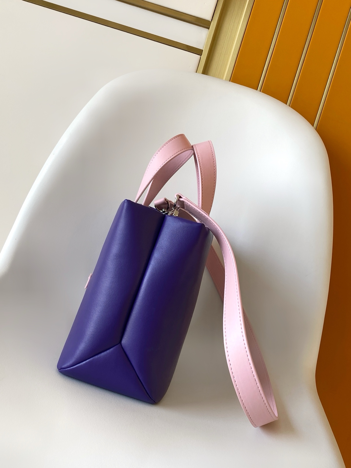 Louis Vuitton Medium Leather Handbag with Detachable Shoulder Strap - Image 2
