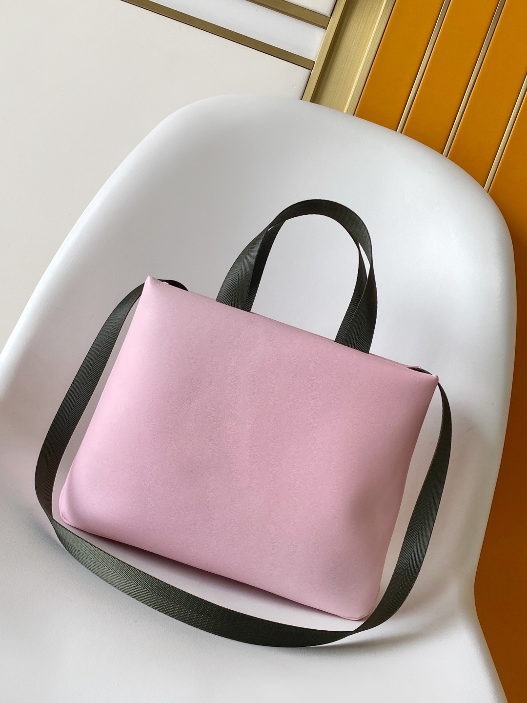 Louis Vuitton Medium Leather Handbag - Image 2