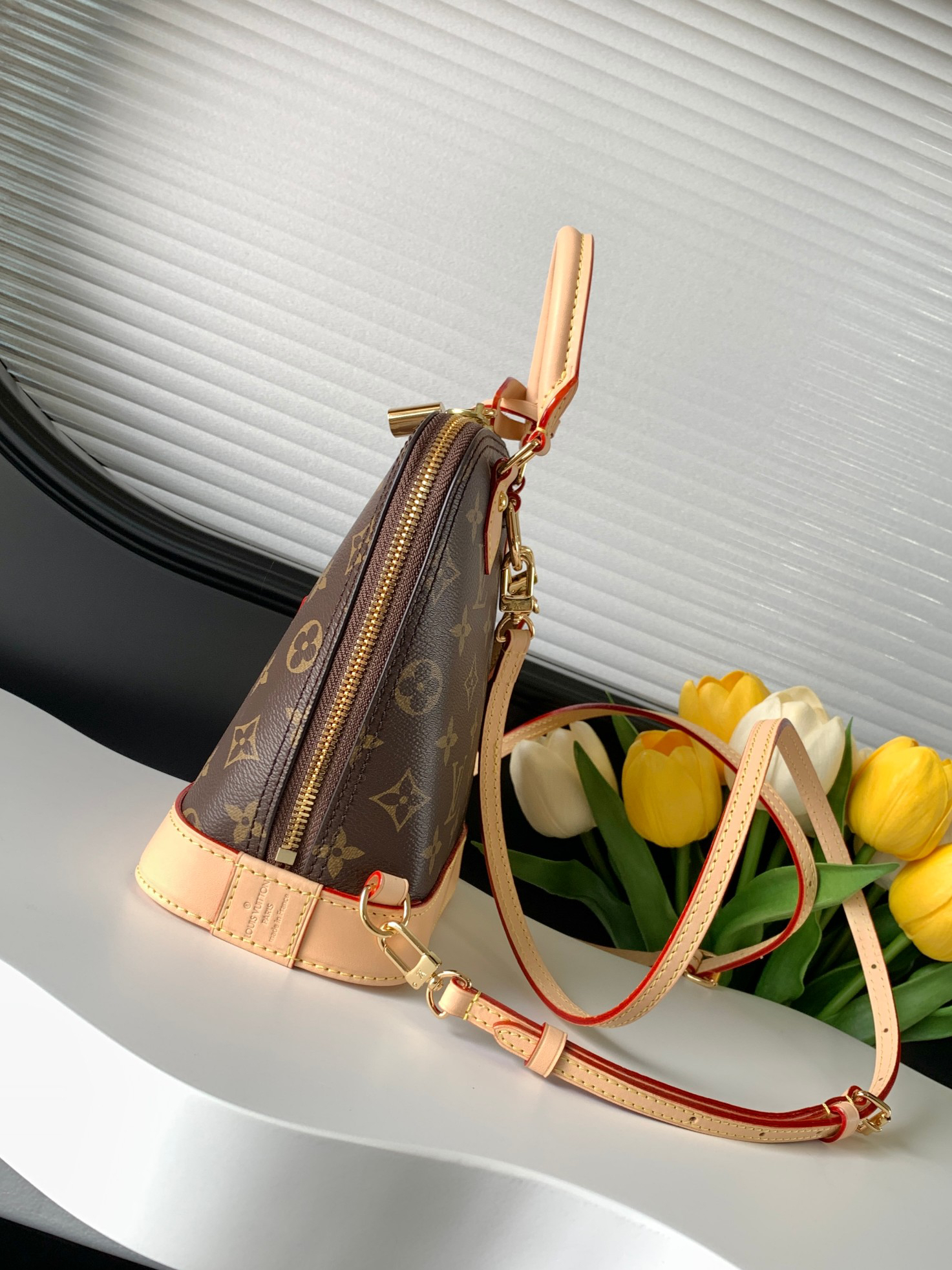 Louis Vuitton Alma Monogram Shoulder Bag M47132 - Image 2